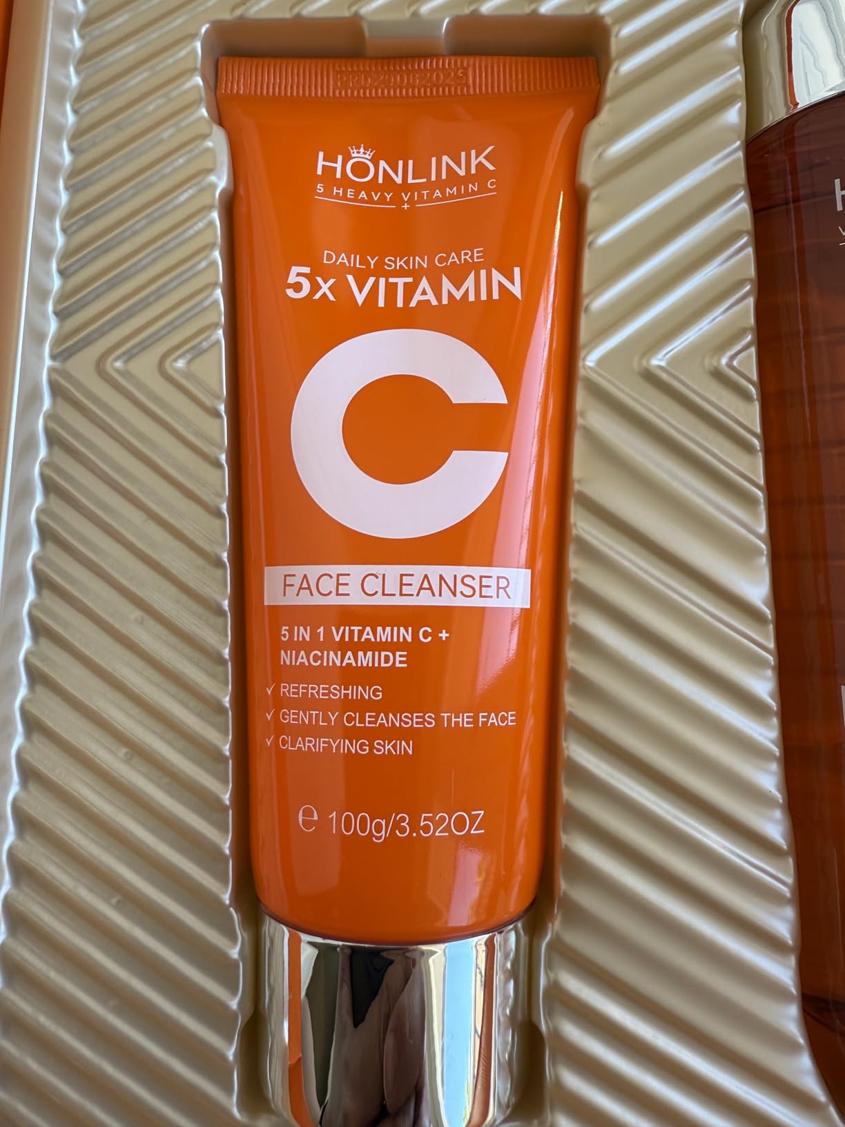 Glown 6-Piece Hydrating Skincare Set with Vitamin C & Niacinamide,HONLINK Face Care Kit Includes Toner, Faical Serum,Cleanser,Moisturizer, Eye Cream & Body Lotion | Unique Gift for Women - Customer Photo 2