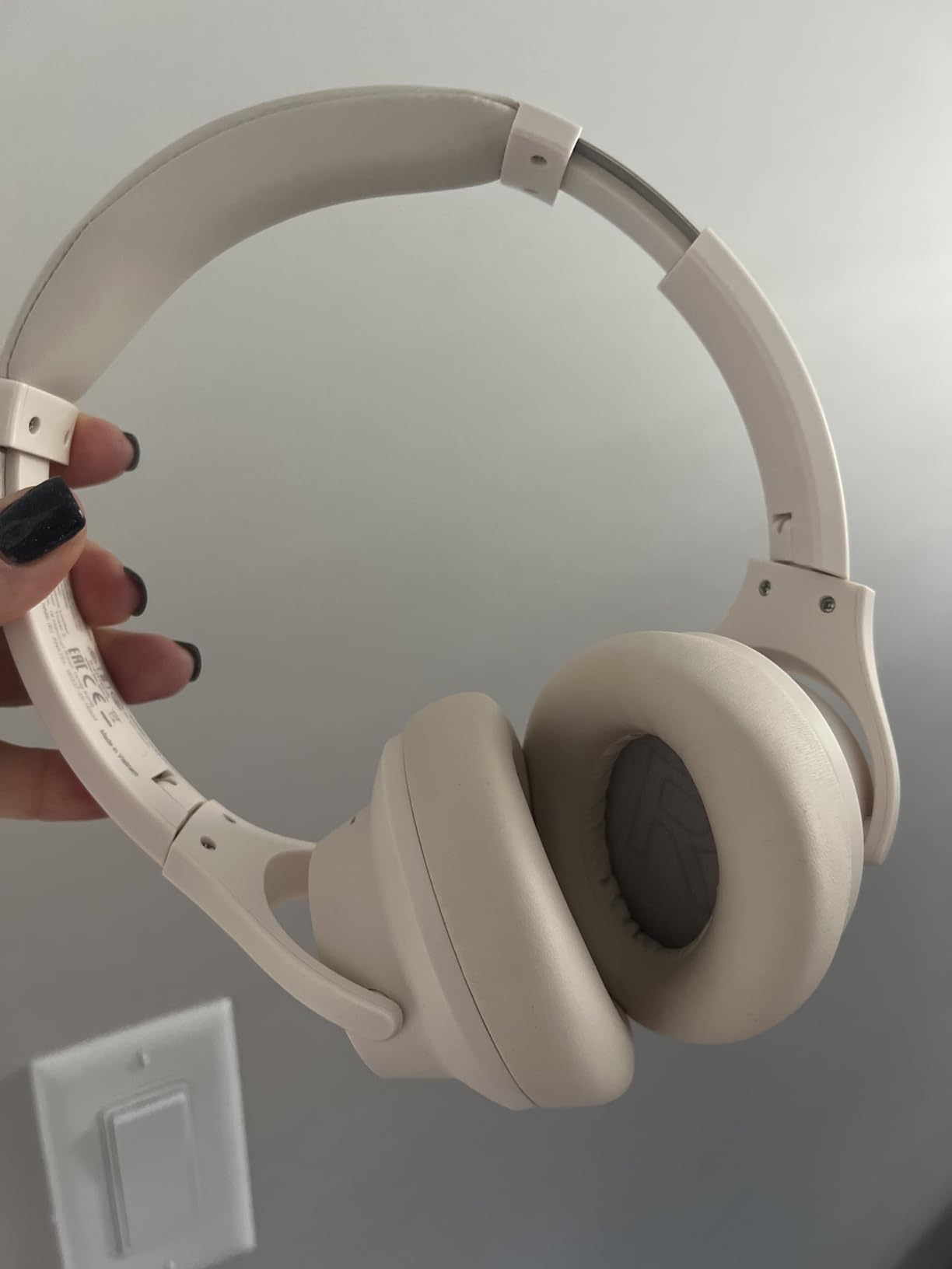 Beats Studio Pro - Premium Wireless Over-Ear Headphones- Up to 40-Hour Battery Life, Active Noise Cancelling, USB-C Lossless Audio, Apple & Android Compatible - Amazon Exclusive Sand Gray - Customer Photo 2