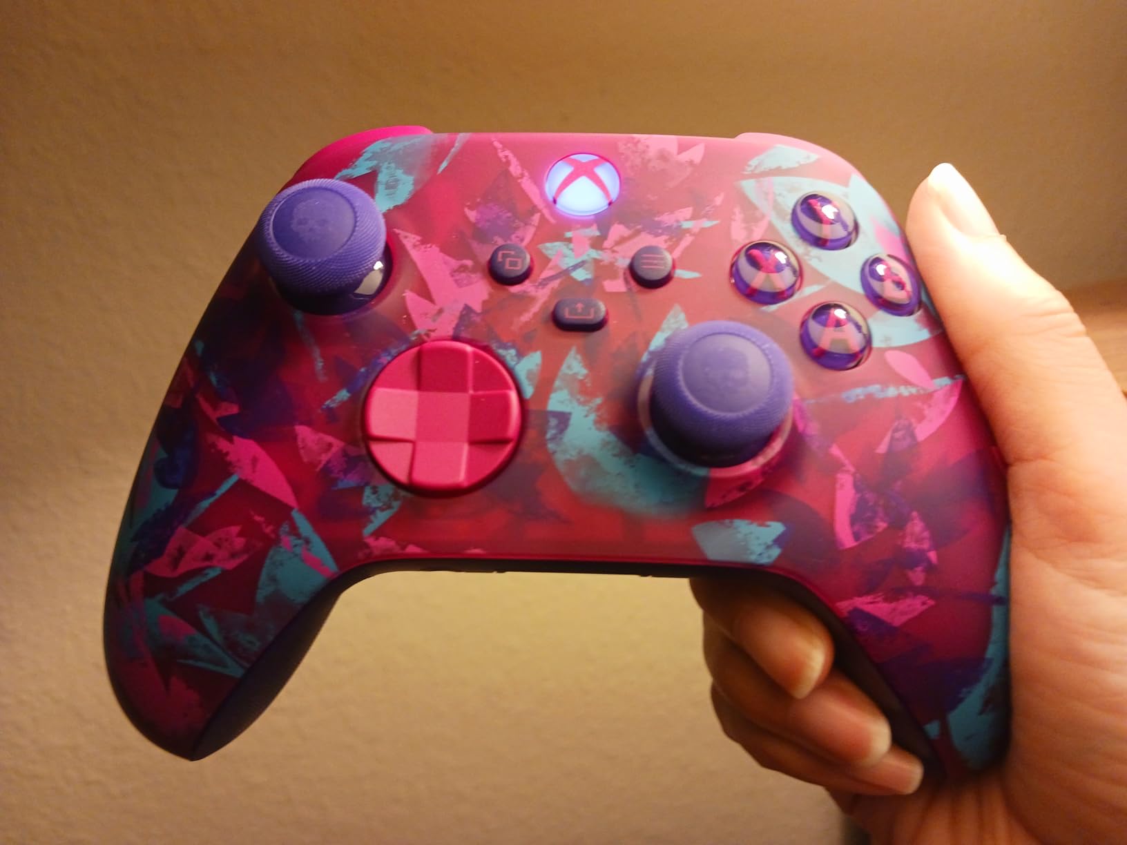 Microsoft Xbox Wireless Controller Storm Breaker Special Edition - Wireless & Bluetooth Connectivity - New Hybrid D-Pad - New Share Button - Featuring Textured Grip - Customer Photo 2