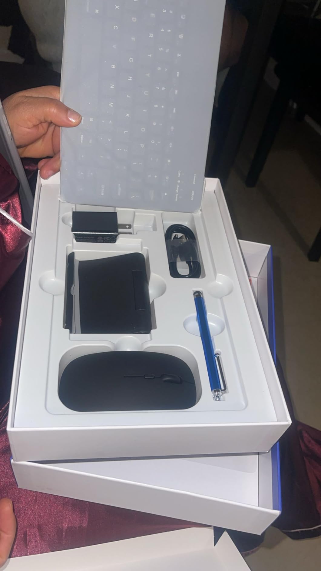 Tablet Android 15, 10 Inch Tablet with Keyboard Mouse Stylus, 24GB+256GB/2TB TF, Gemini AI/Widevine L1/Octa-Core/8MP AI Camera/1080P/5G WiFi/OTG/GPS/Bluetooth 5.0/Face Unlock/Gaming/2 Years Warranty - Customer Photo 1