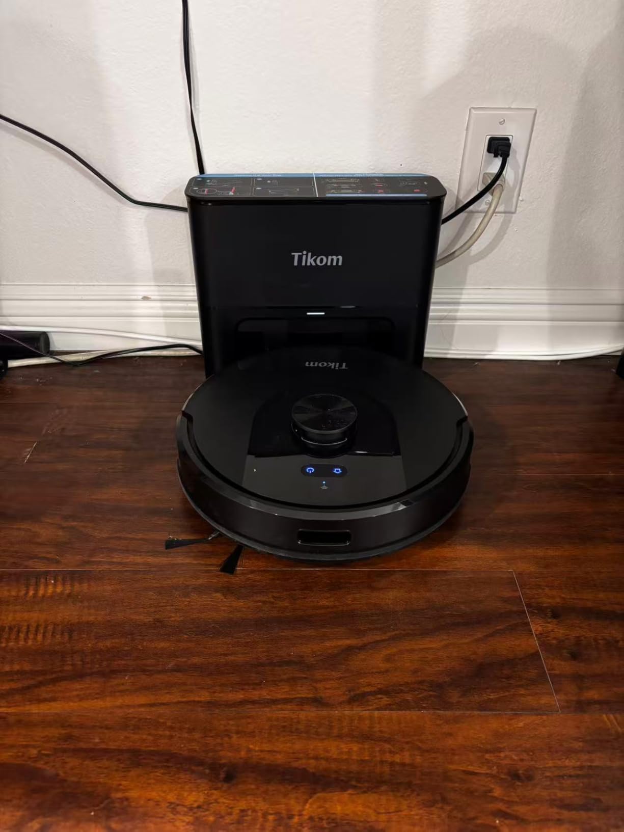 Tikom Robot Vacuum and Mop, 6000Pa Robotic Vacuum Cleaner with Self-Emptying Base, 90 Days Capacity, LiDAR Navigation, Home Mapping, Ideal for Pet Hair, Hard Floors, Carpet (L8000 Plus) - Customer Photo 2