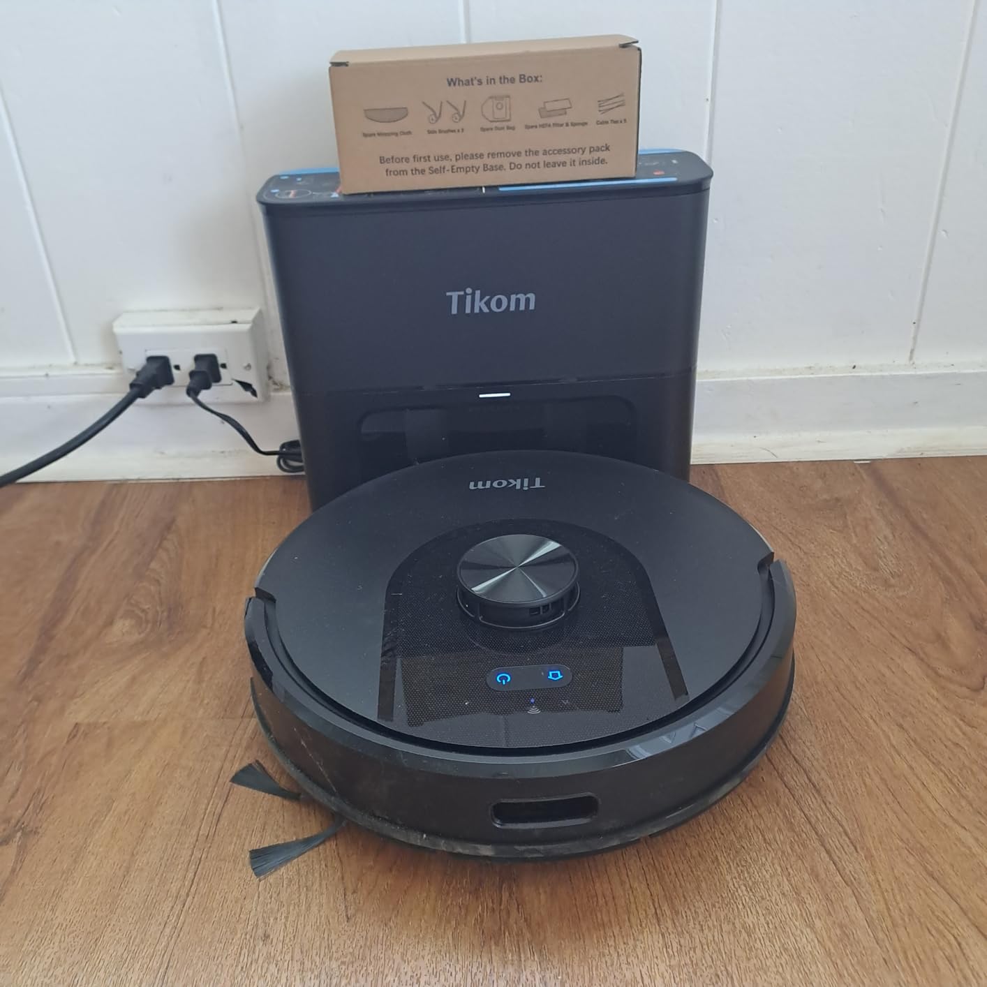 Tikom Robot Vacuum and Mop, 6000Pa Robotic Vacuum Cleaner with Self-Emptying Base, 90 Days Capacity, LiDAR Navigation, Home Mapping, Ideal for Pet Hair, Hard Floors, Carpet (L8000 Plus) - Customer Photo 4