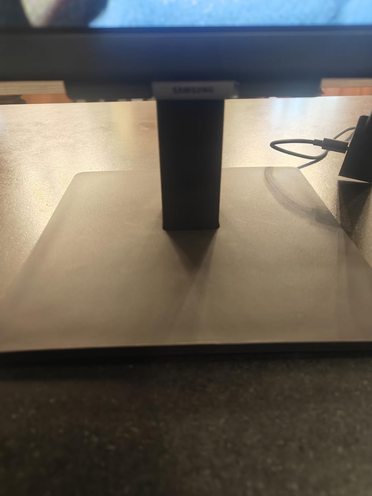 Samsung 27-Inch M5 (M50F) Series FHD Smart Monitor with Streaming TV, Speakers, HDR10, Gaming Hub, Multiple Ports, Workout Tracker, Vision Accessibility Tools, Black, LS27FM502ENXZA - Customer Photo 2