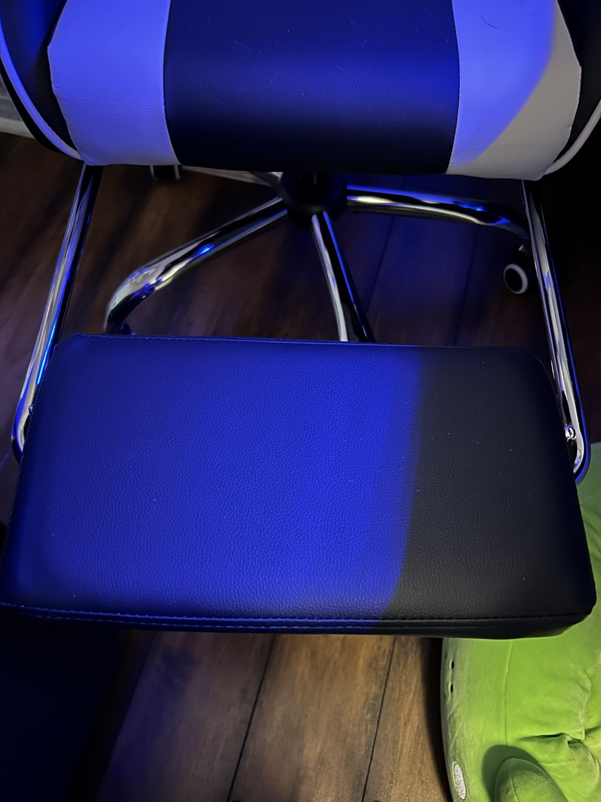 GTPLAYER Gaming Chair, Computer Chair with Footrest and Lumbar Support, Height Adjustable Game Chair with 360°-Swivel Seat and Headrest and for Office or Gaming (Snow White) - Customer Photo 1