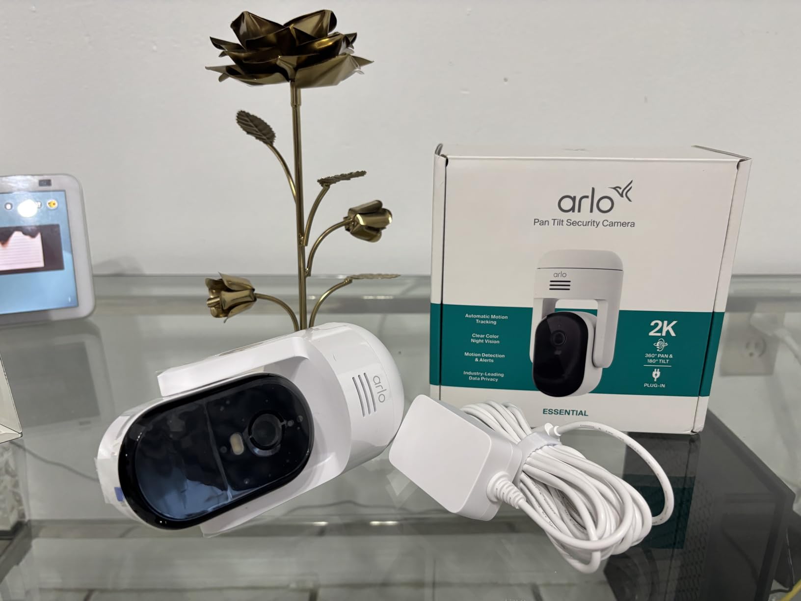 Arlo Essential Pan Tilt Security Camera 2K - Wired Plug-in Power Outdoor Camera, Person Recognition, Package Detection, Animated Preview, 1-Month Trial of Secure Plan, Auto Motion Tracking, 1 Cam Customer Review Arlo Essential Pan Tilt Security Camera 2K - Wired Plug-in Power Outdoor Camera, Person Recognition, Package Detection, Animated Preview, 1-Month Trial of Secure Plan, Auto Motion Tracking, 1 Cam - Customer Photo 1