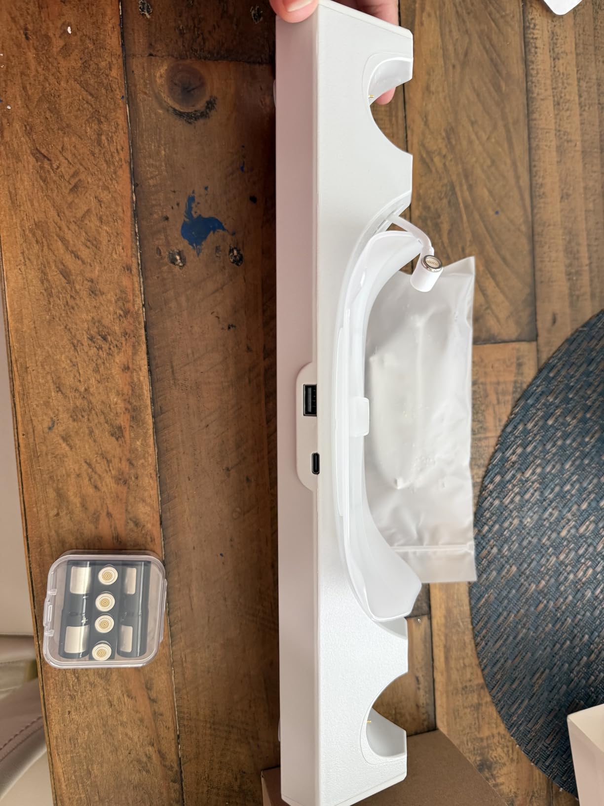 Charging Dock for Oculus/Meta Quest 3S,Oculus/Meta Quest 3 Magnetic Charging Station for VR Headset Controllers,with 2 Rechargeable 2100mAh Batteries, USB-C Charger, LED Indicator Customer Review Charging Dock for Oculus/Meta Quest 3S,Oculus/Meta Quest 3 Magnetic Charging Station for VR Headset Controllers,with 2 Rechargeable 2100mAh Batteries, USB-C Charger, LED Indicator - Customer Photo 1