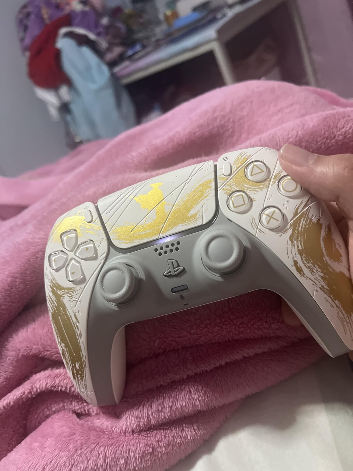 PlayStation DualSense® Wireless Controller – Ghost of Yōtei Gold Limited Edition - Customer Photo 2