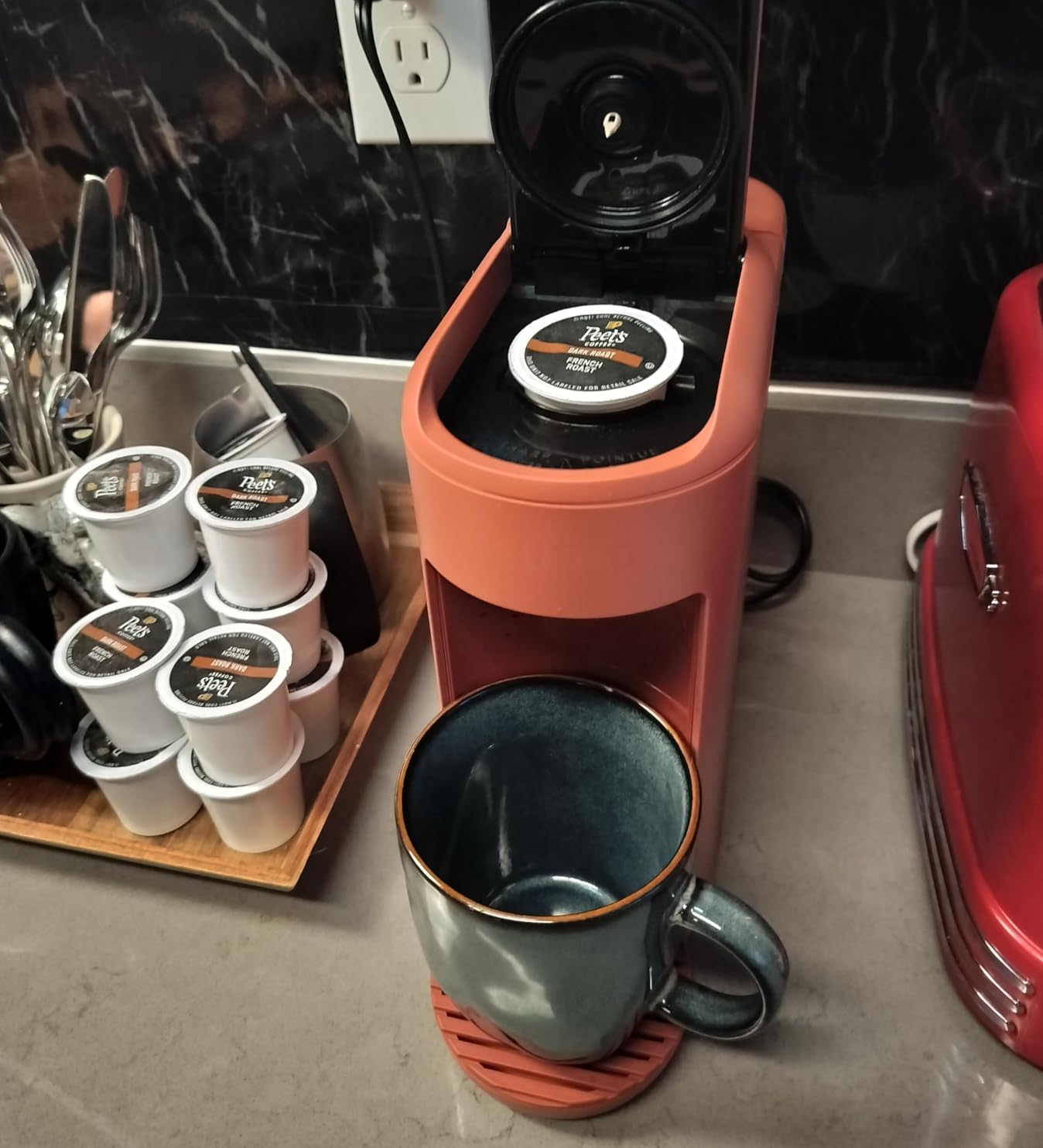 Keurig K-Mini Mate Single Serve K-Cup Pod Coffee Maker, Brews Up to 12 oz Cup, Compact Portable Coffee Machine for Small Spaces, Great For Dorms & Offices, Black - Customer Photo 1