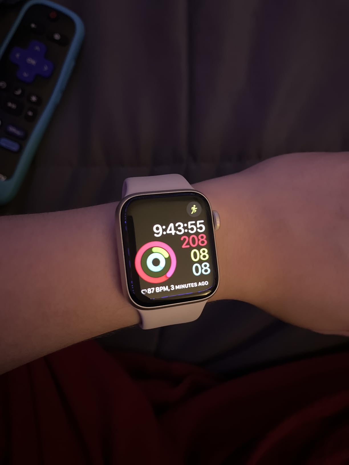 Apple Watch SE 3 [GPS 40mm] Smartwatch with Starlight Aluminum Case with Starlight Sport Band - S/M. Fitness and Sleep Trackers, Heart Rate Monitor, Always-On Display, Water Resistant - Customer Photo 1