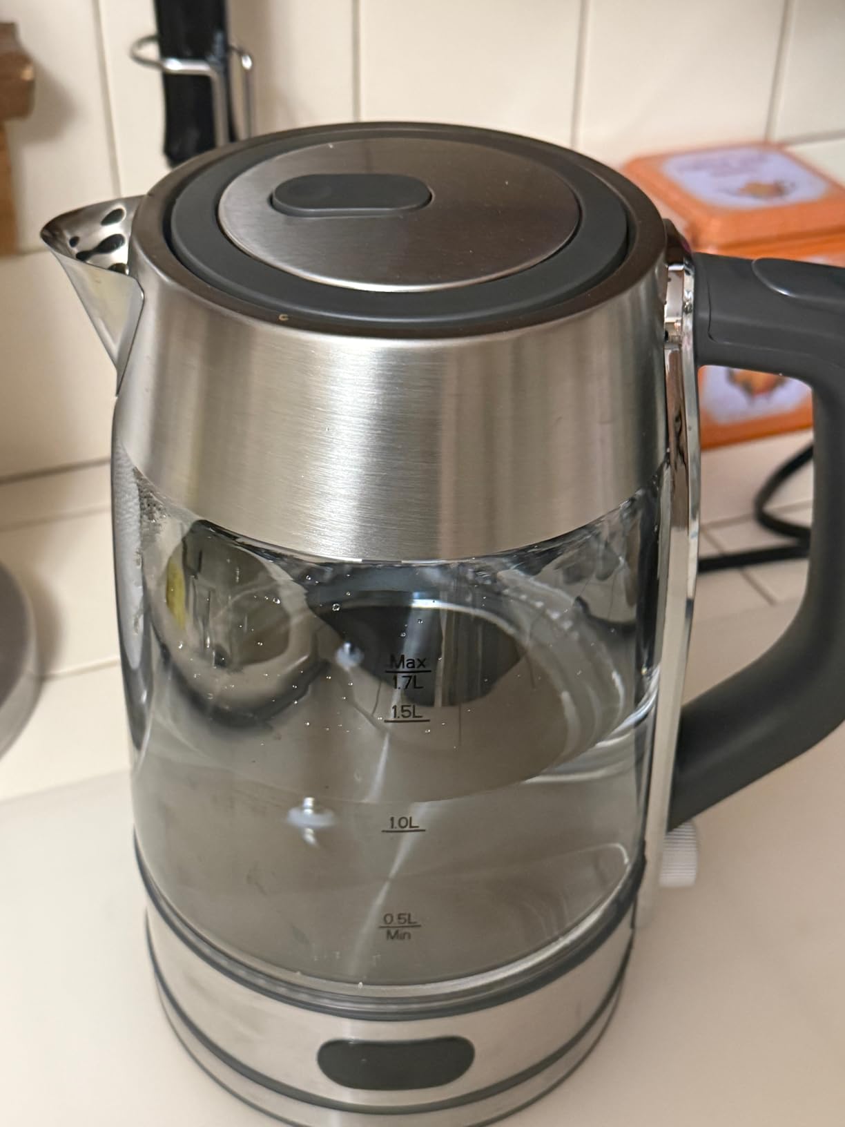 COWSAR Electric Kettle with Precise Temp Control - Hot Water Kettle 1.7L, 304 SS, Hidden Heater, Temp Display, One-Key Lid, Auto Off, Safety Guards, 360° Cordless Base Customer Review COWSAR Electric Kettle with Precise Temp Control - Hot Water Kettle 1.7L, 304 SS, Hidden Heater, Temp Display, One-Key Lid, Auto Off, Safety Guards, 360° Cordless Base - Customer Photo 2