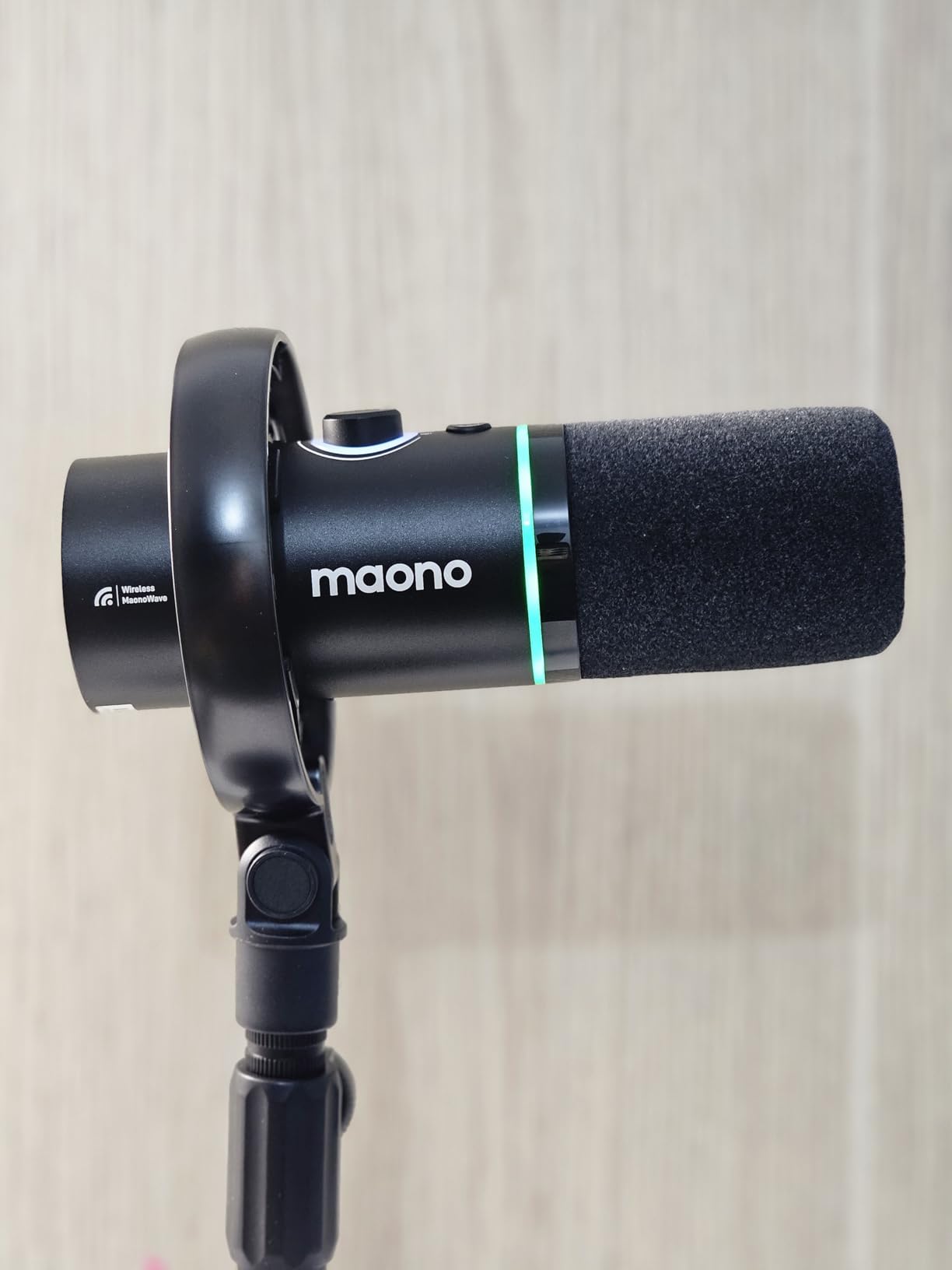 MAONO PD200W Hybrid Wireless Podcast Equipment Bundle for 2, XLR USB Dynamic Microphone Kit with 2 Desktop Stand, Software, Noise Cancellation, for Co-hosted podcast, Vocal Recording, Content Creation Customer Review MAONO PD200W Hybrid Wireless Podcast Equipment Bundle for 2, XLR USB Dynamic Microphone Kit with 2 Desktop Stand, Software, Noise Cancellation, for Co-hosted podcast, Vocal Recording, Content Creation - Customer Photo 1