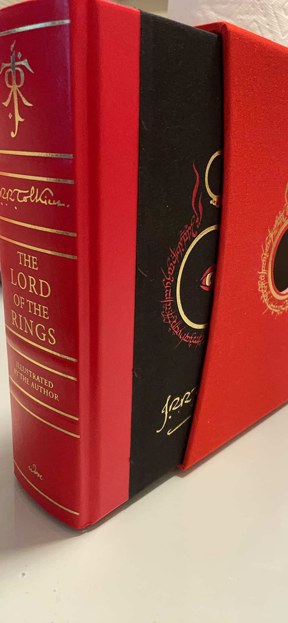 The Lord of the Rings Deluxe Illustrated by the Author: A Fully Illustrated Version of the Classic Fantasy Novels (Tolkien Illustrated Editions) - Customer Photo 1