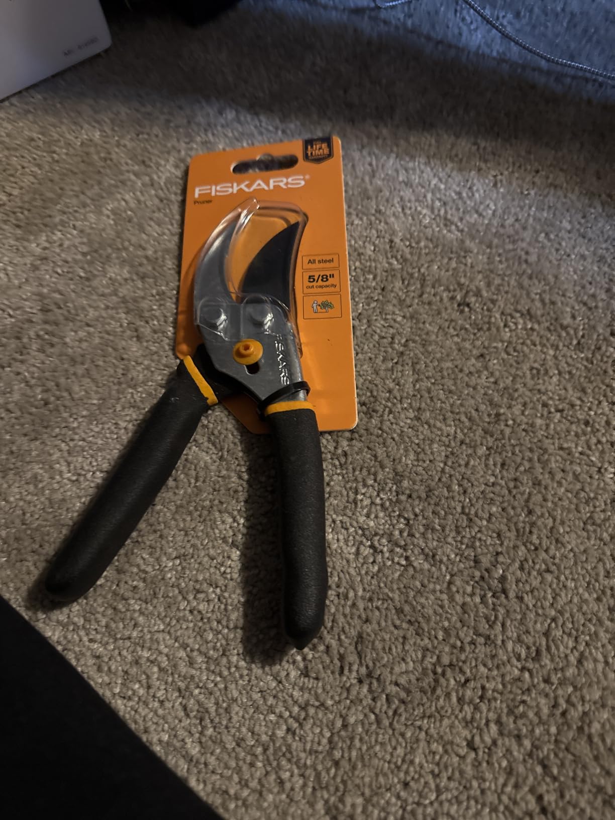 Fiskars Bypass Pruning Shears, 5/8-Inch Cut Capacity Garden Clippers, Gardening Scissors with Sharp, Rust Resistant Steel Blade - Customer Photo 1