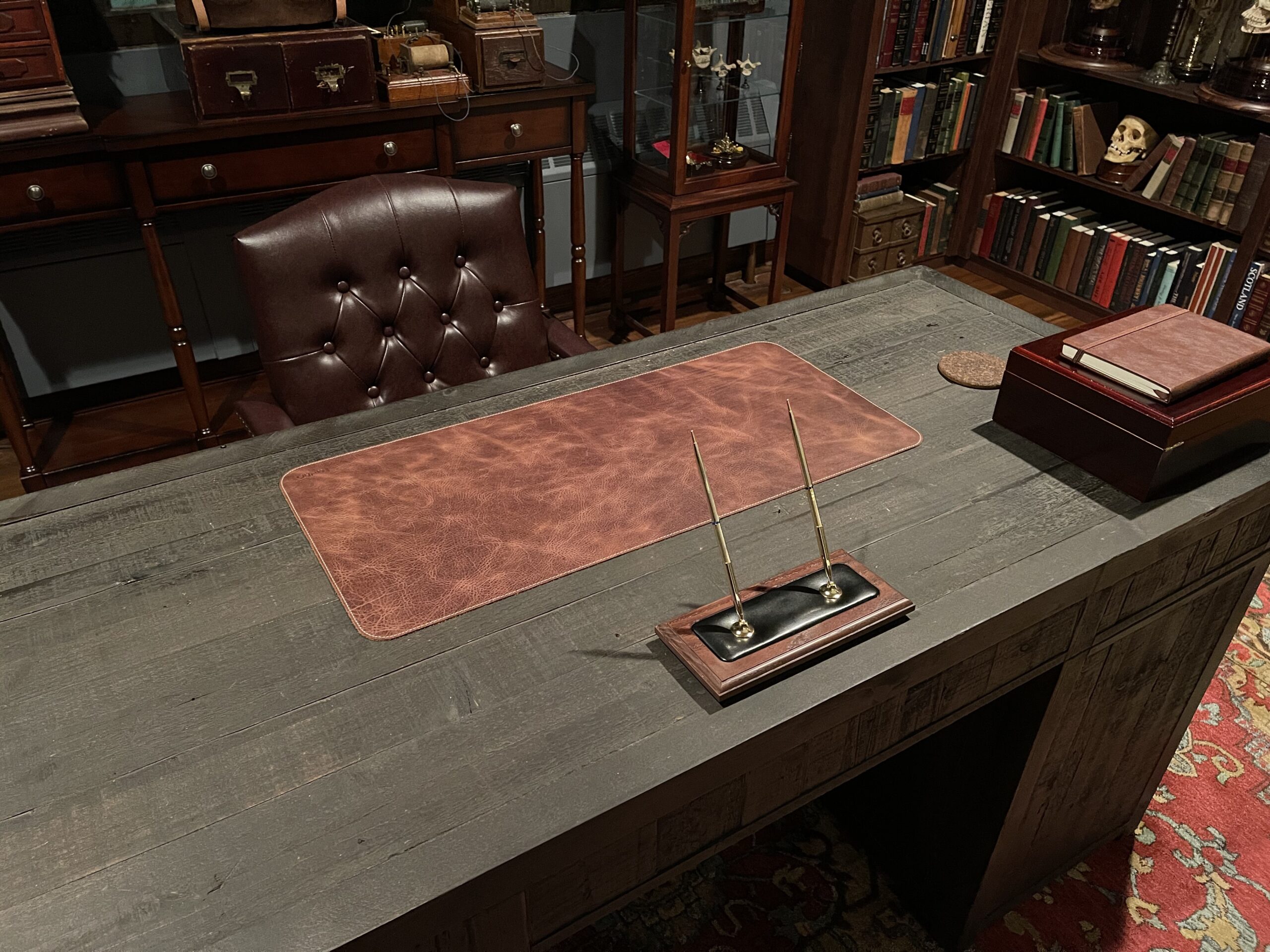 DACASSO Walnut & Leather Double Pen Holder - Luxury Pen Stand With Rolling Ball Pens - Elegant Pen Organizer & Executive Desk Decor - (3 Piece Set) - Customer Photo 1