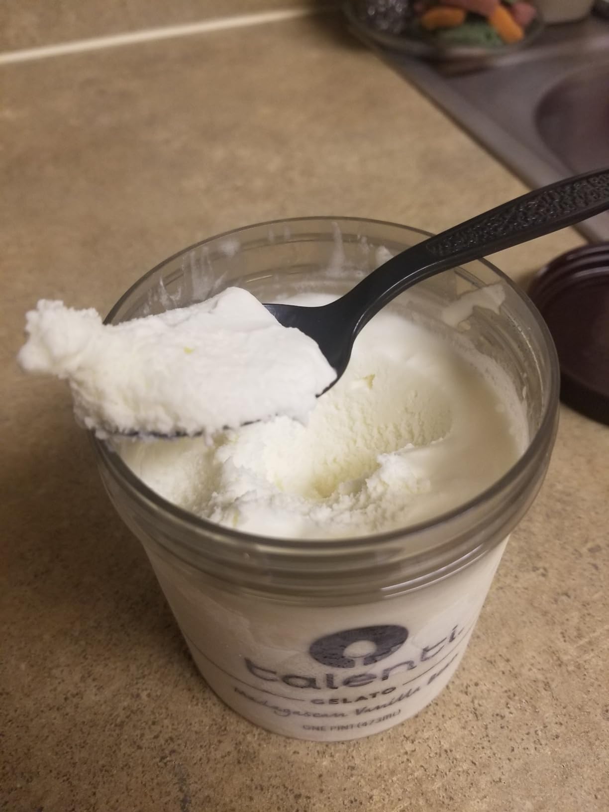 Cuisinart Ice Cream Maker Machine, 1.5 Quart Double Insulated Machine, Sorbet and Frozen Yogurt Maker, Ready in 20 Minutes, ICE-21P1, White - Customer Photo 4