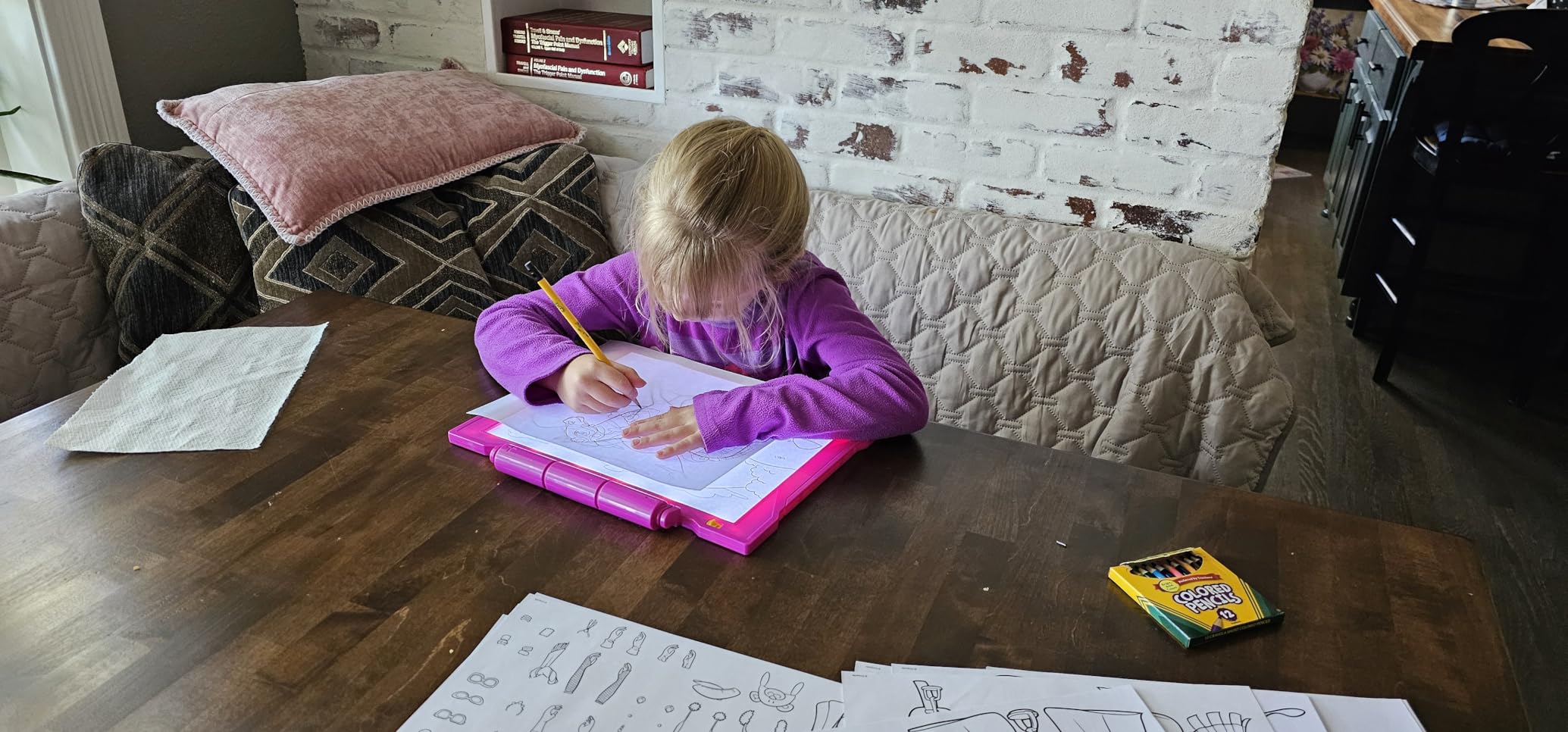 Crayola Light Up Tracing Pad - Blue, Drawing & Tracing Projector for Kids, Holiday & Christmas Gifts for Girls & Boys, Sketching Light Box Table, Toys for Kids, Ages 6+ - Customer Photo 1