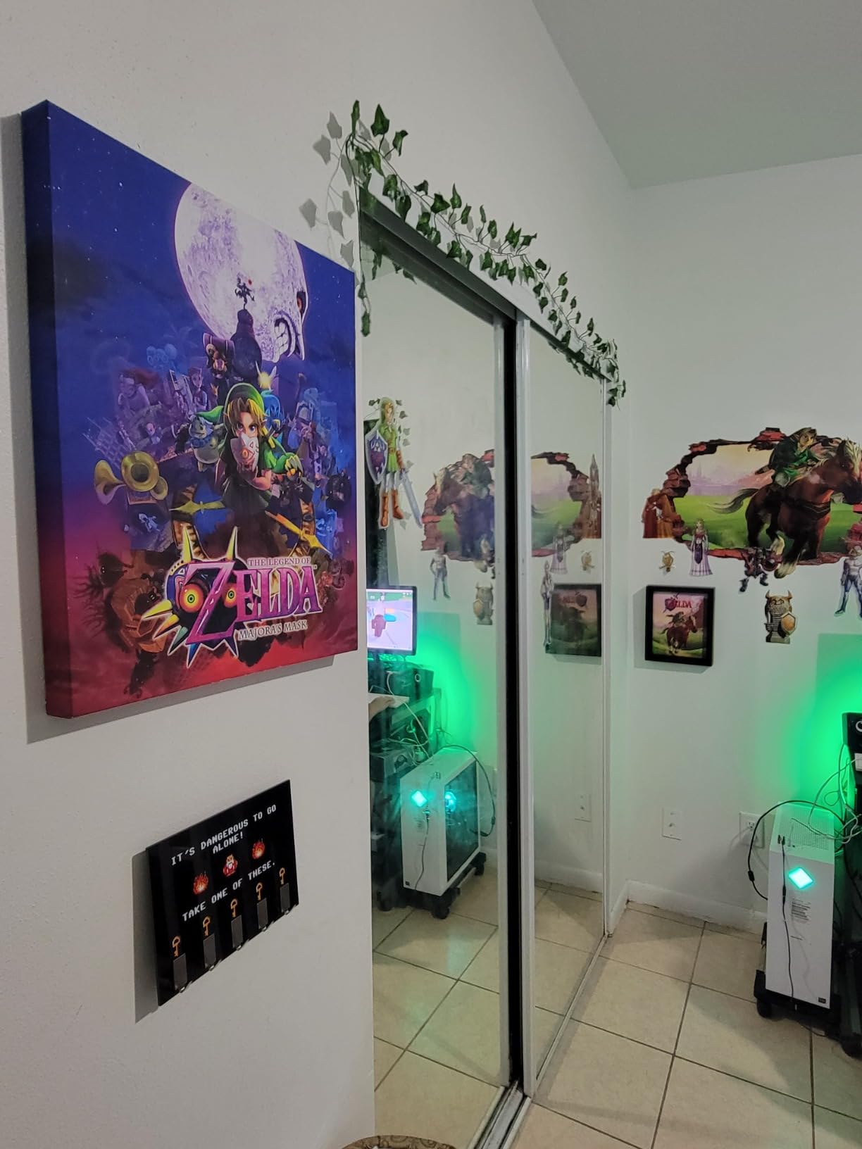 getDigital Dangerous to Go Alone Key Rack - Geeky Home and Office Decor Wall-Mounted Key Holder with 5 Metal Hooks - 21 x 16 cm - Customer Photo 1