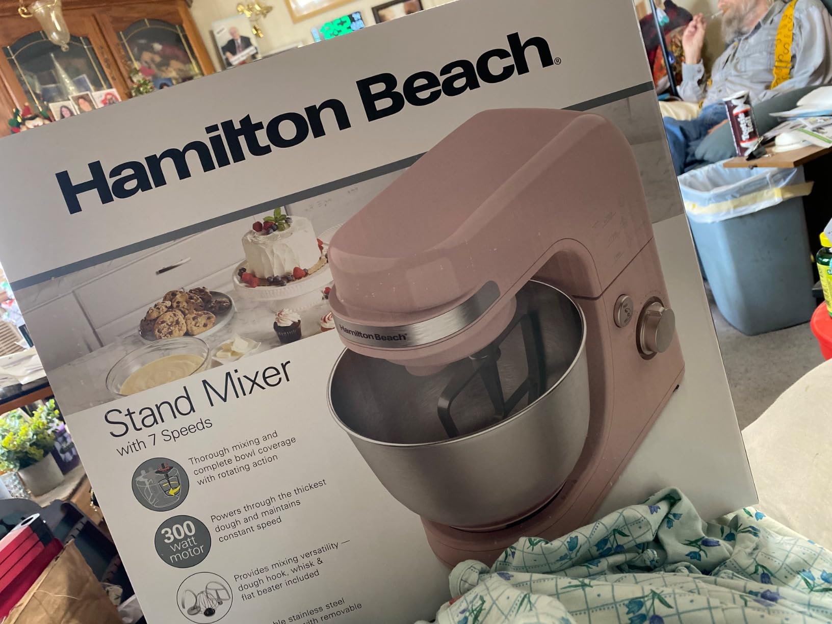 Hamilton Beach Electric Stand Mixer, 4 Quarts, Dough Hook, Flat Beater Attachments, Splash Guard 7 Speeds with Whisk, Black - Customer Photo 2