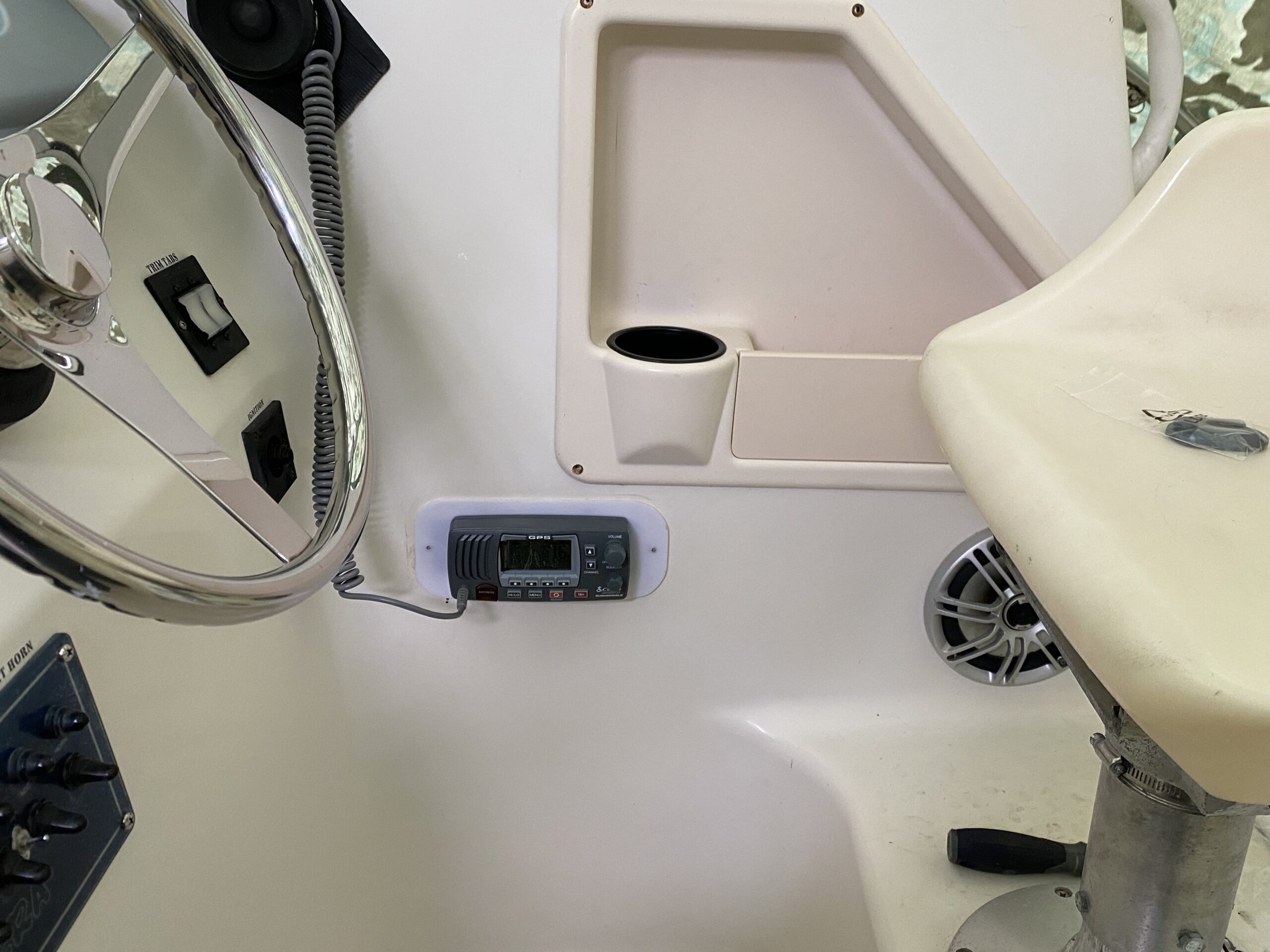 Cobra MR F77B GPS Fixed Mount VHF Marine Radio – 25 Watt VHF, Built-In GPS Receiver, Submersible, LCD Display, Noise Cancelling Mic, NOAA Weather, Signal Strength Meter, Scan Channels, Black/Grey - Customer Photo 1