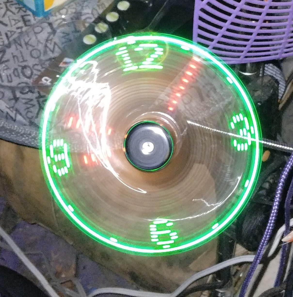 ONXE LED USB Clock Fan with Real Time Display Function,Stocking Stuffers for Men Christmas Gadgets,Father's Day Gifts,1 Year Warranty - Customer Photo 2