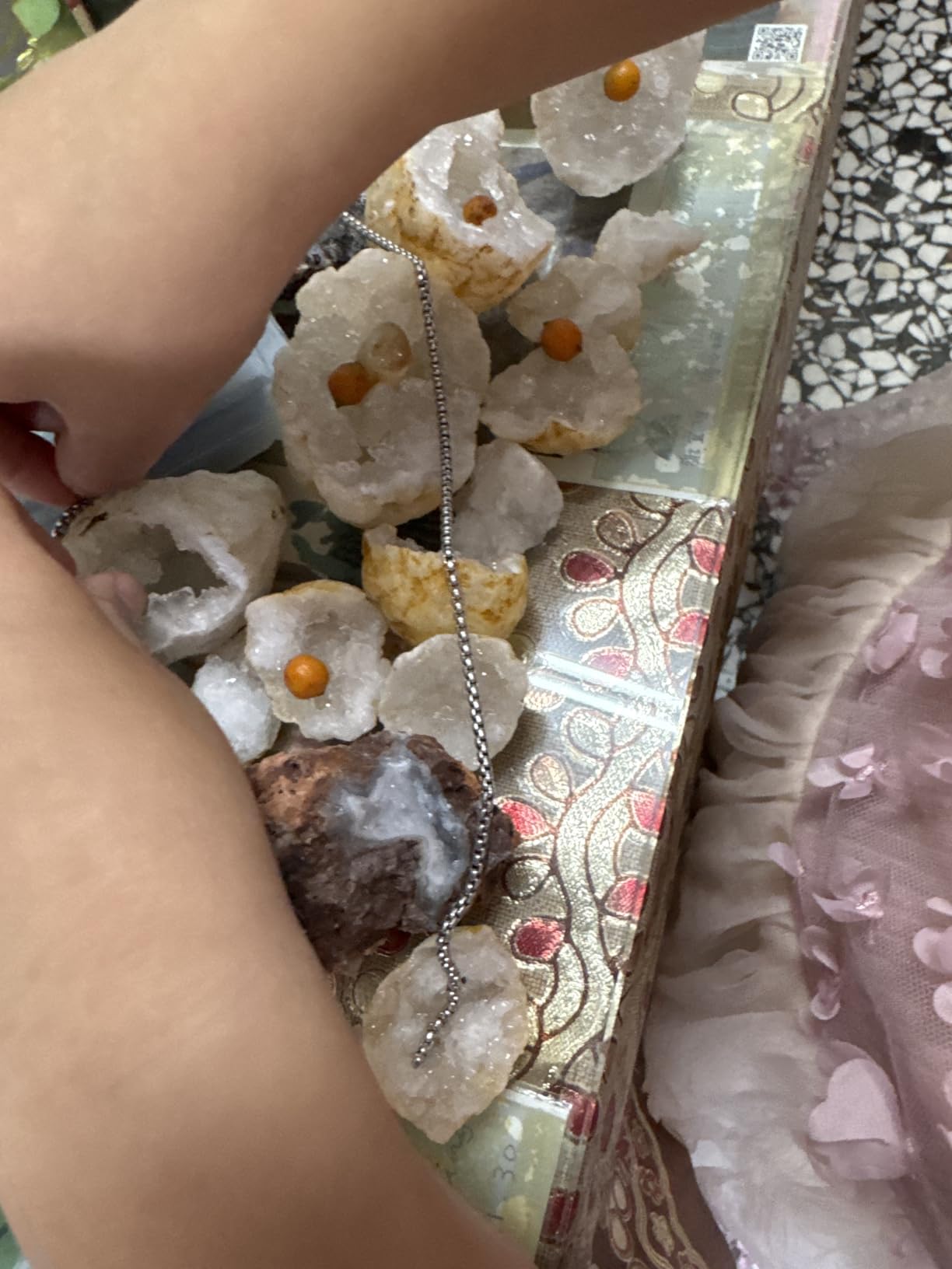 National Geographic Break Open 10 Premium Geodes – Includes Goggles & 2 Display Stands - Great STEM Science Kit, Geology Gift for Kids, Break Your Own Geodes with Crystals - Customer Photo 1