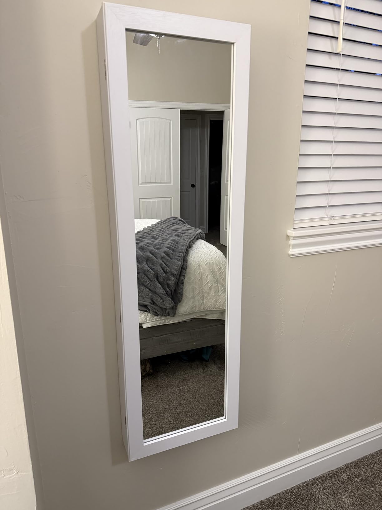 SONGMICS 6 LEDs Mirror Jewelry Cabinet, 47.2-Inch Tall Lockable Wall or Door Mounted Jewelry Armoire Organizer with Mirror, 2 Drawers, Christmas Gift, 3.9 x 14.6 x 47.2 Inches, White - Customer Photo 2