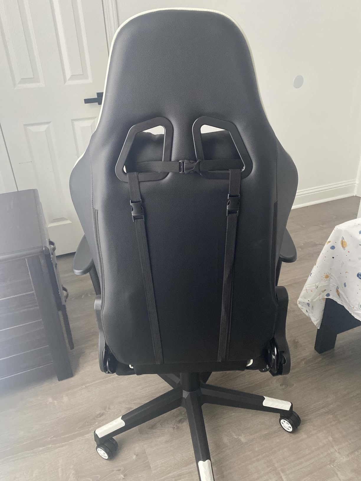 Homall Gaming Chair, Office Chair High Back Computer Chair Leather Desk Chair Racing Executive Ergonomic Adjustable Swivel Task Chair with Headrest and Lumbar Support (White) - Customer Photo 2