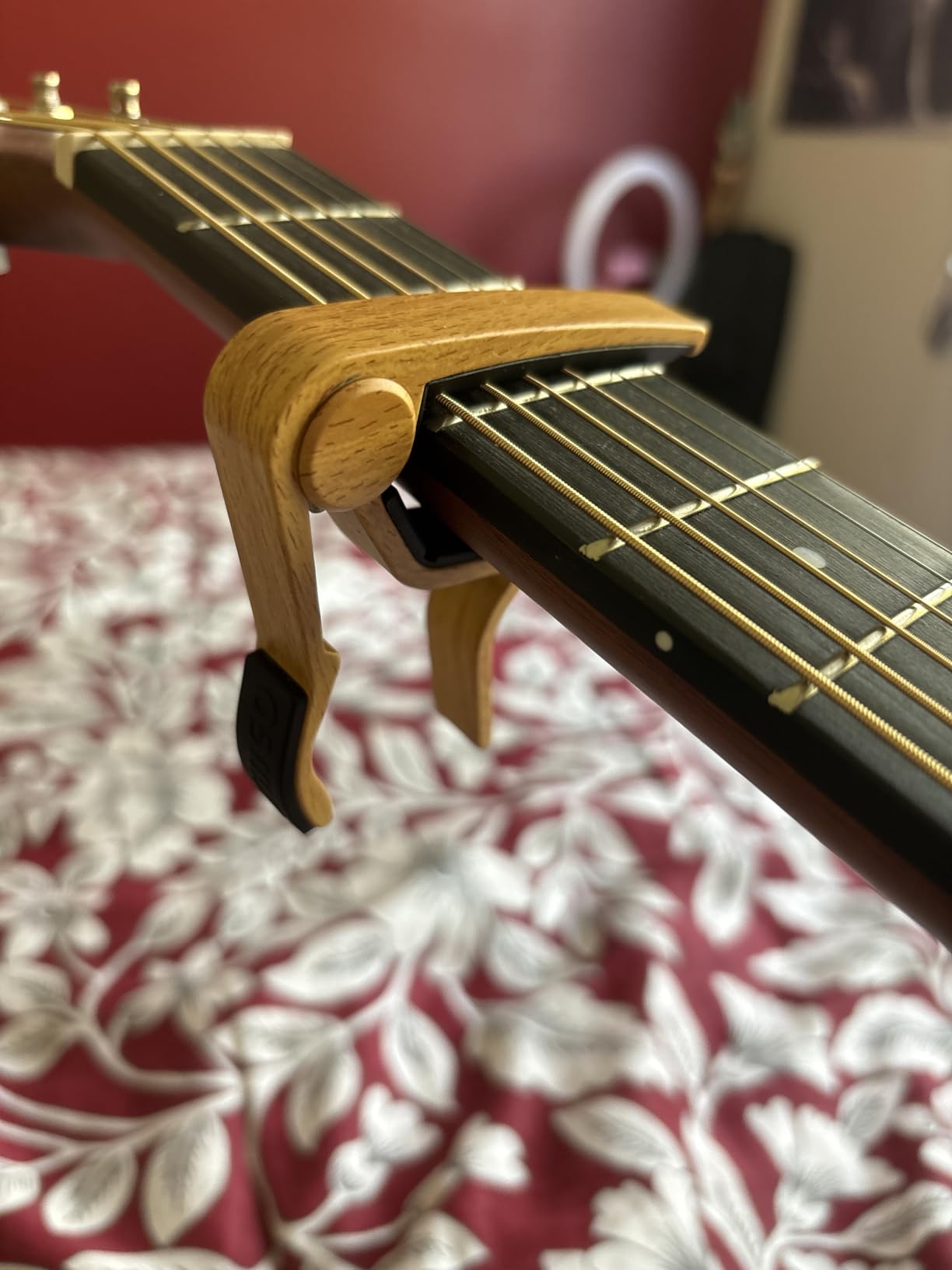 WINGO Guitar Capo for Acoustic and Electric Guitars - Rosewood Color with 5 Picks - Customer Photo 1