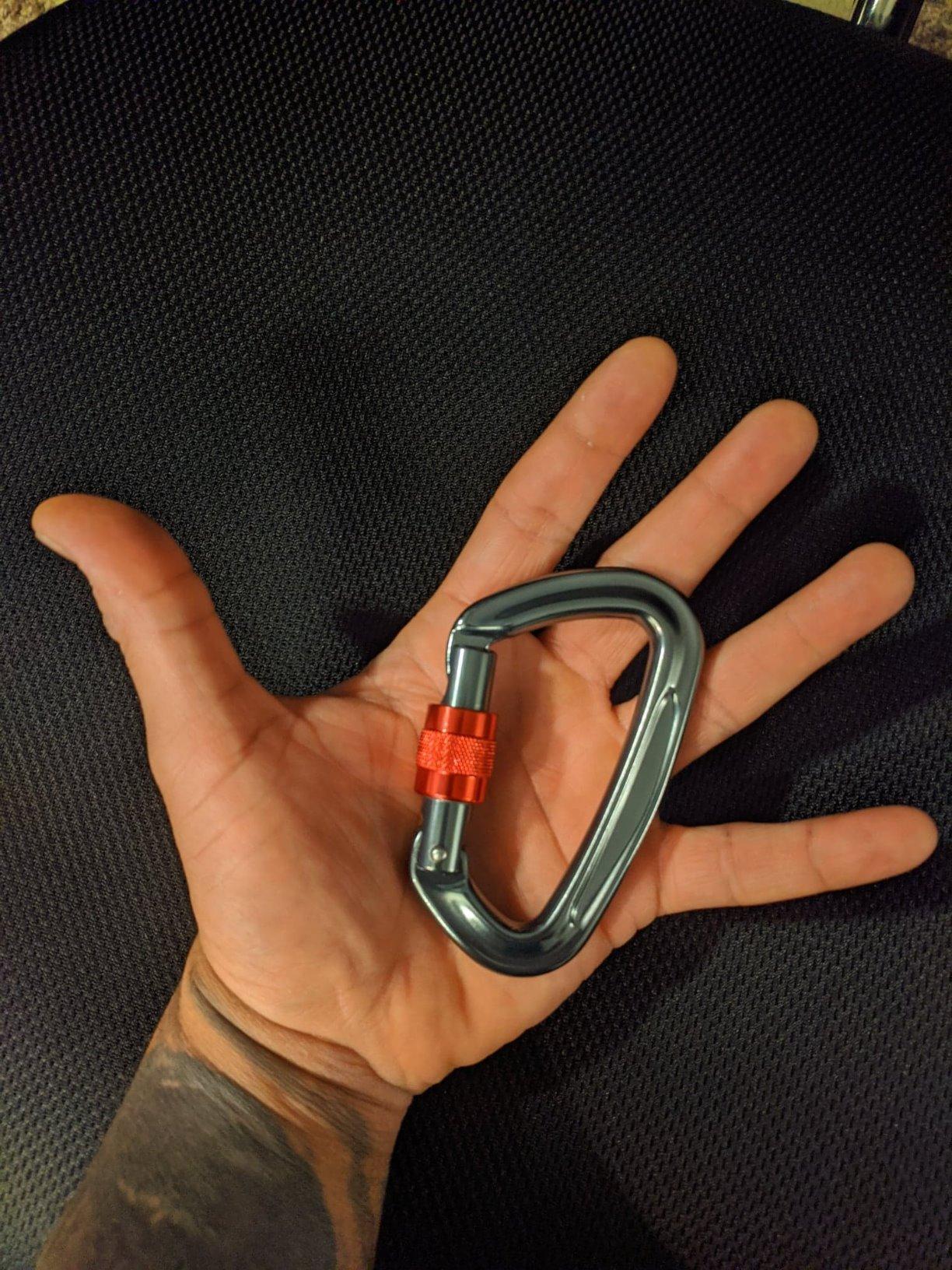 Locking Carabiner - 25kN 5600lb Climbing Carabiner Screw Gate D Shape Carabiner - Customer Photo 2