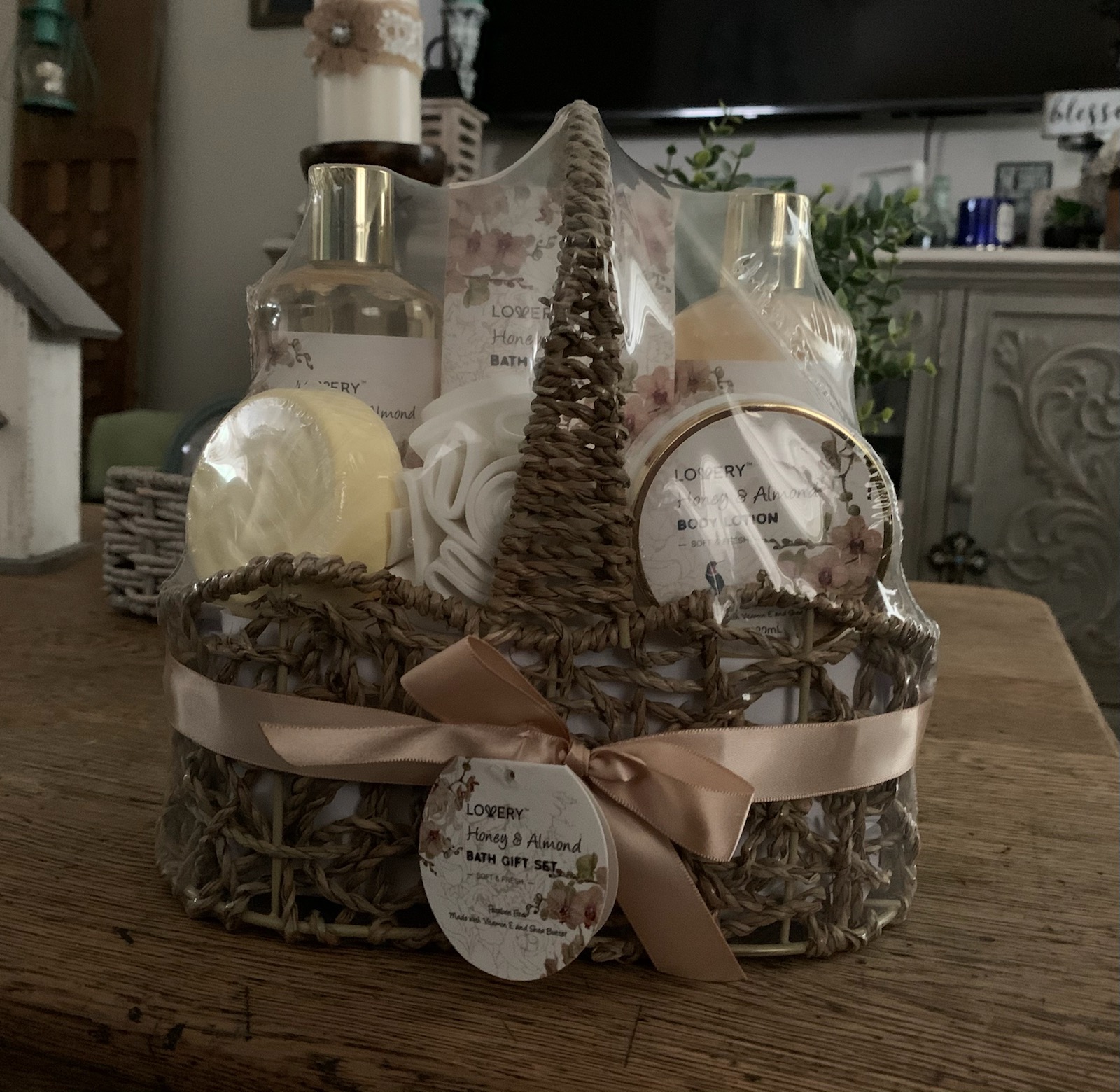 Christmas Gift Baskets for Women Gifts for Women Who Have Everything, Home Spa Honey & Almond Scent, Luxury Bath & Body Set - Shower Gel, Bubble Bath, Body Lotion, Salts, Bath Bomb, Bath Puff. - Customer Photo 1