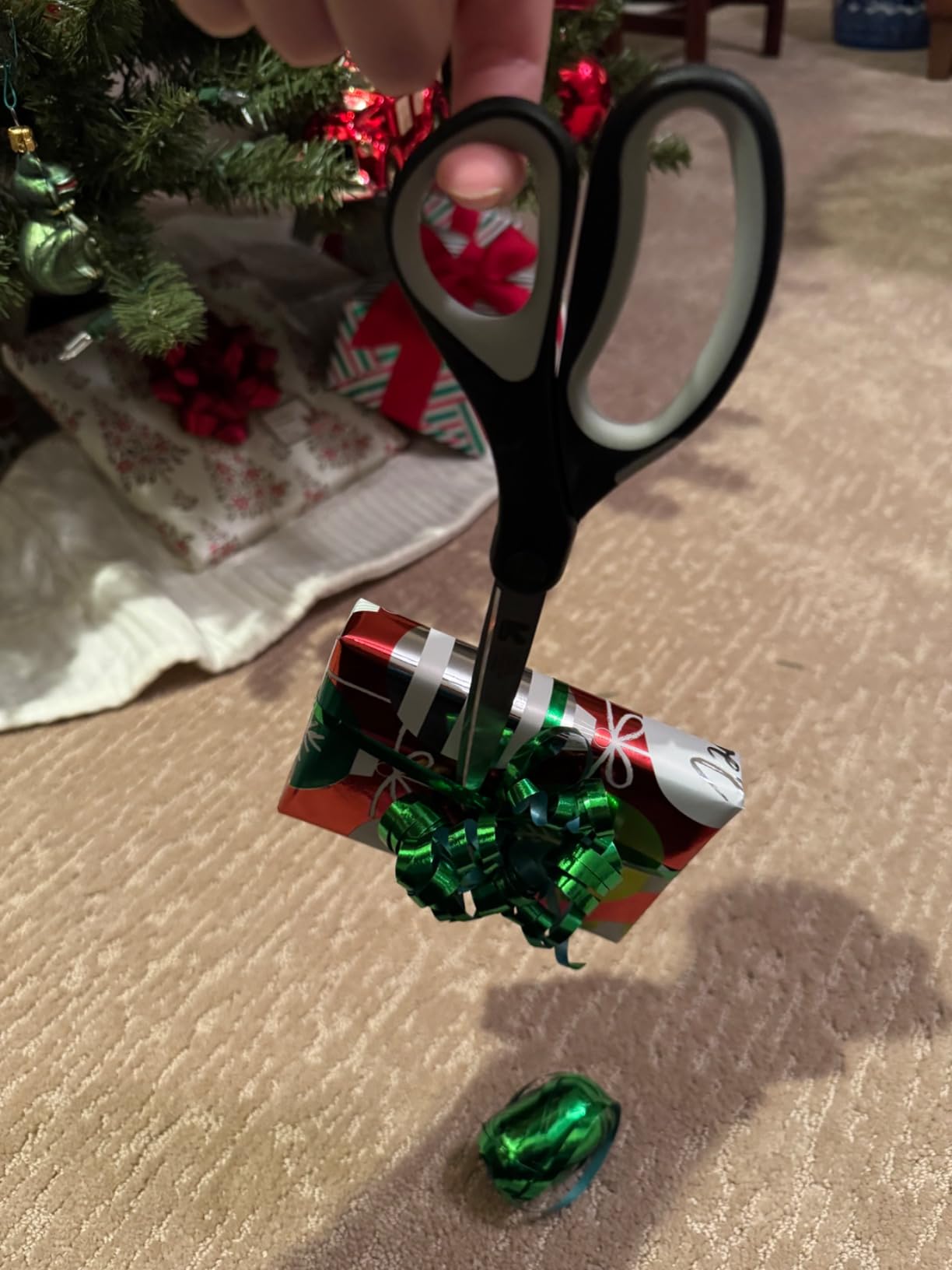 HORUSDY Magnetic Wristband, Gifts for Dad, with Strong Magnets for Holding Screws, Nails, Drilling Bits, Tool Gift for Men - Customer Photo 3