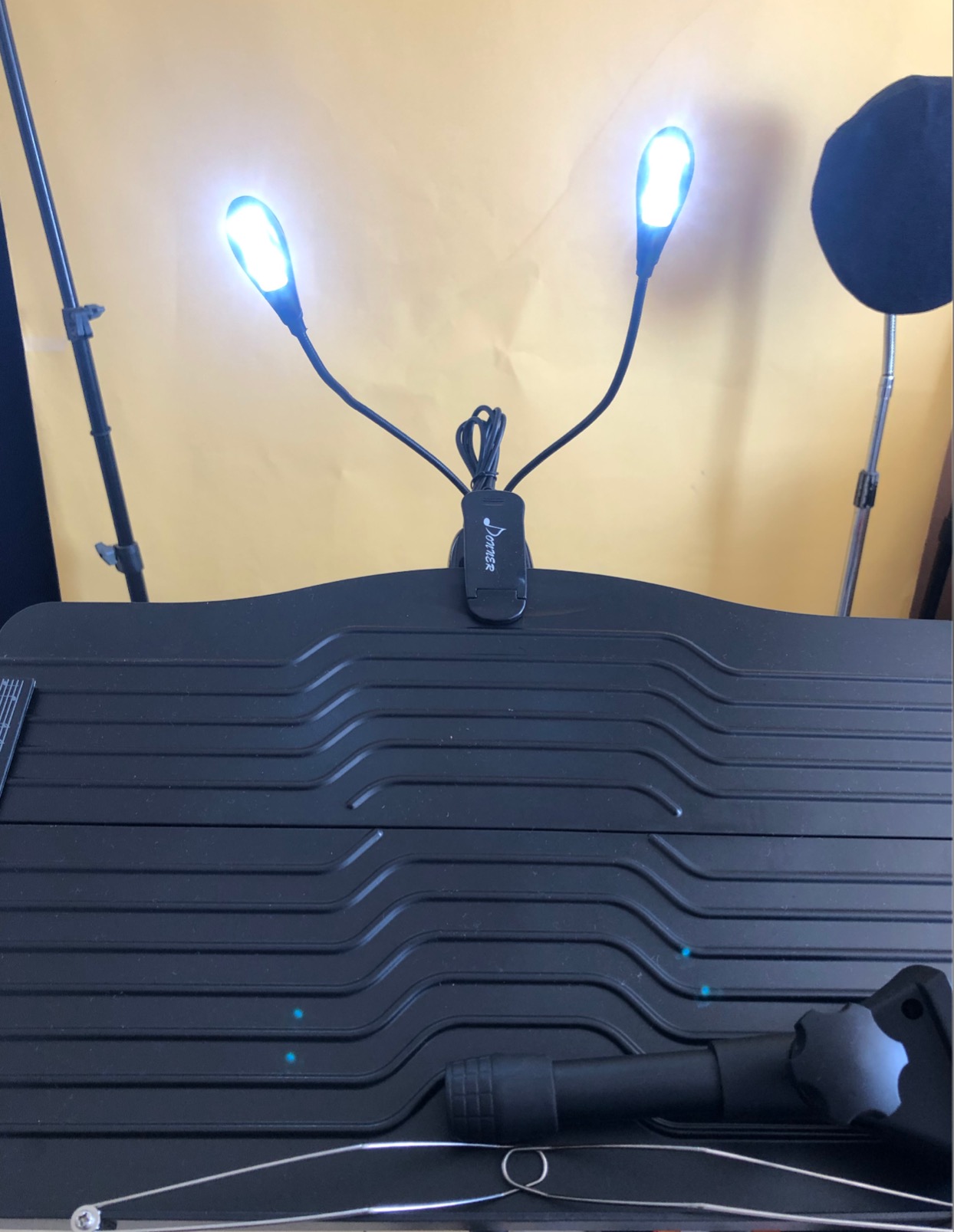 Donner Sheet Music Stand with Light, DMS-1 Portable Metal Music Stand, Tabletop Music Book Stand for Guitar, Ukulele, Violin Players - Customer Photo 2