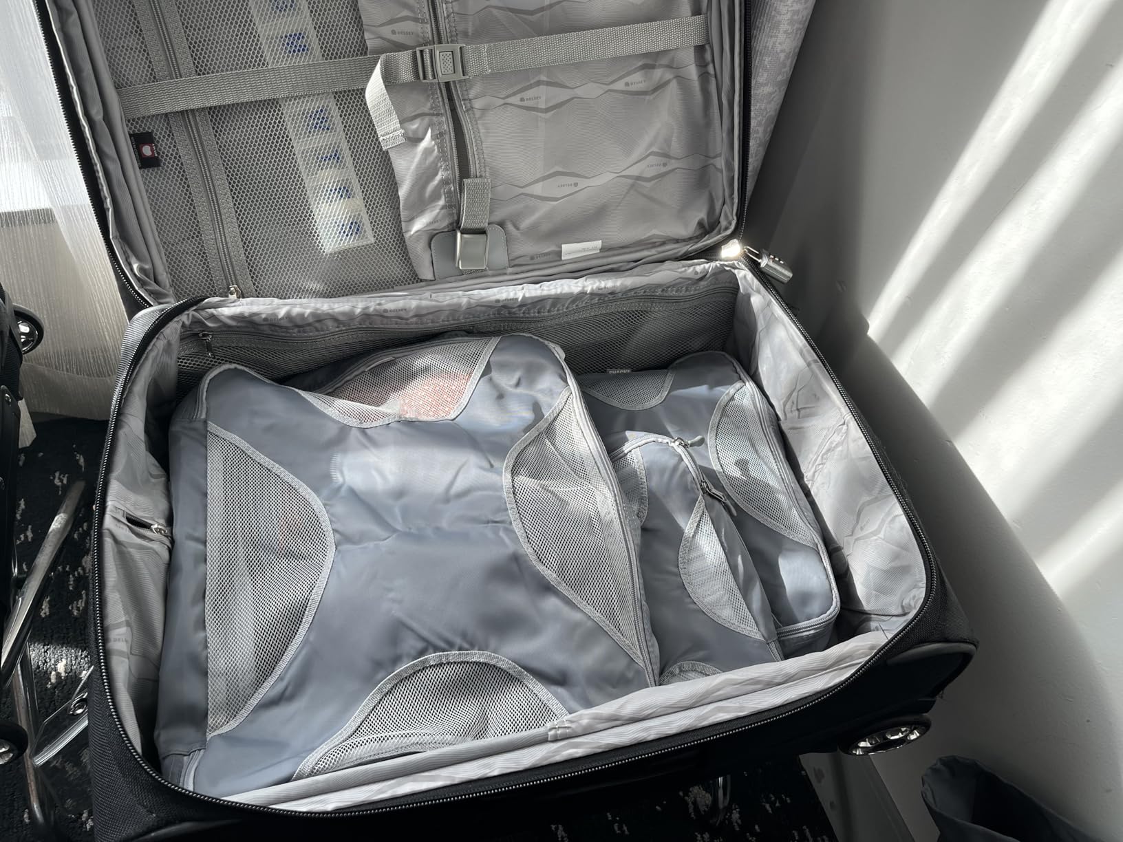 Shacke Premium 5 Packing Cubes Set - Lightweight Mesh Travel Luggage Organizers with Laundry Bag, 5-Piece Suitcase Storage System (Black) - Customer Photo 2