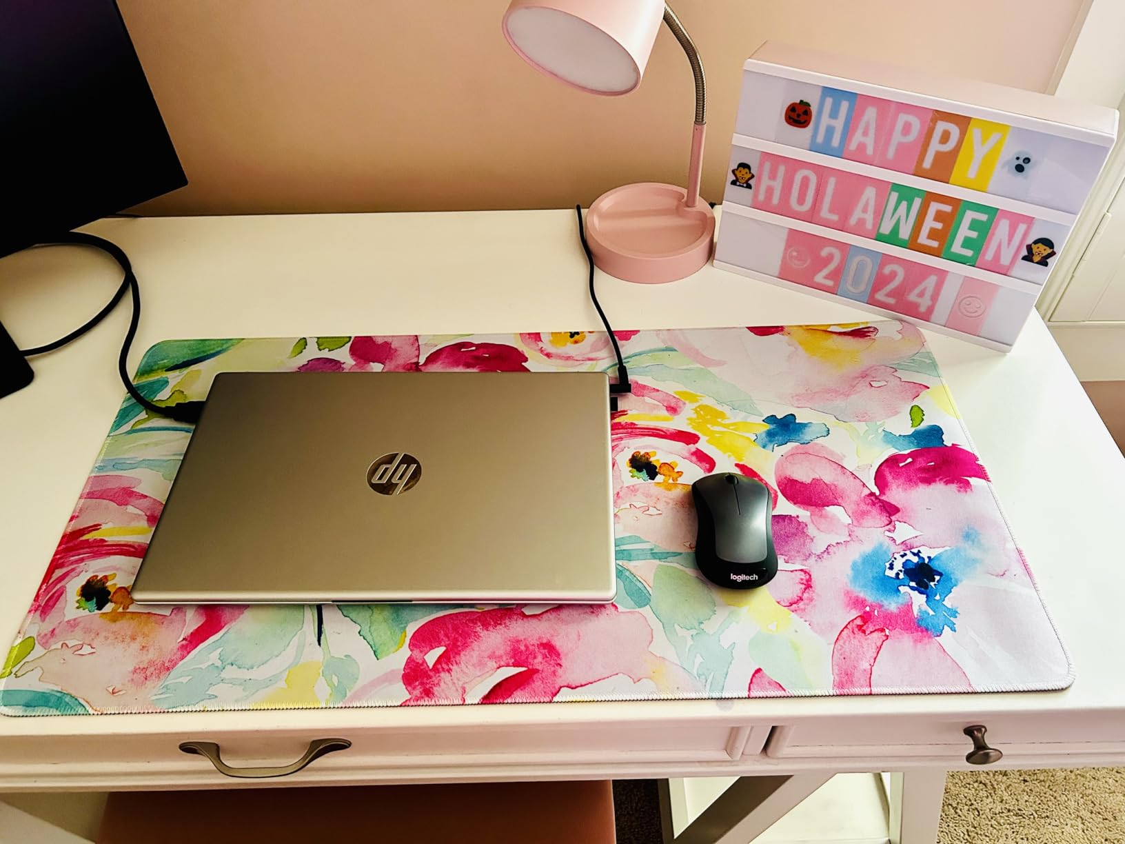 BONNYCO Pink Cinema Light Box with 400 Letters, Emojis, 2 Markers. Led Light Box Home Office and Room Decor, Cinema Led Sign Letters Board. Gifts for Women Girls Christmas Birthdays, Pink Decor - Customer Photo 3