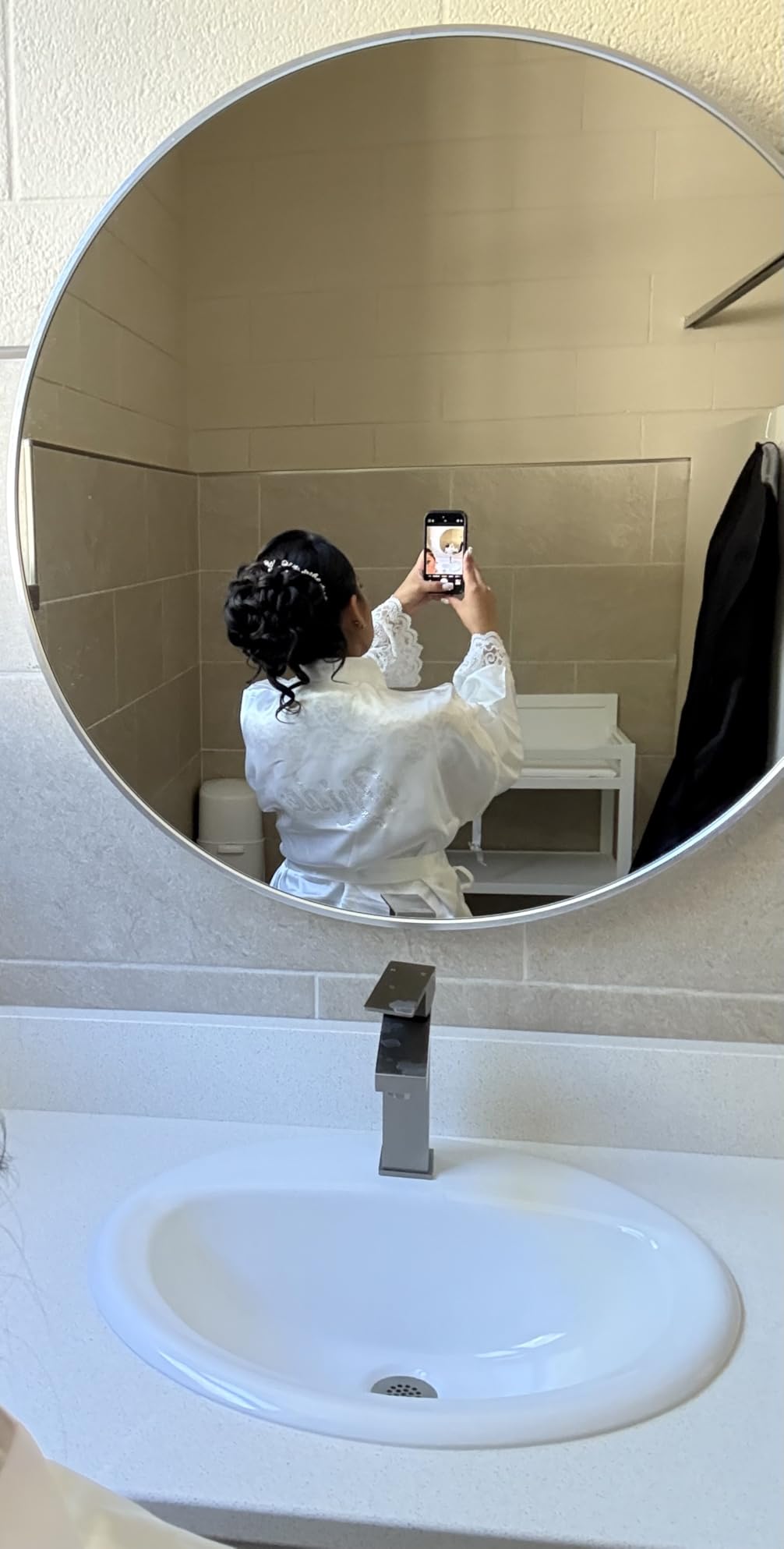 EPLAZA Women's One Size Silver Rhinestones Bride Bridesmaid Short Satin Robes for Wedding Party Getting Ready Customer Review EPLAZA Women's One Size Silver Rhinestones Bride Bridesmaid Short Satin Robes for Wedding Party Getting Ready - Customer Photo 1