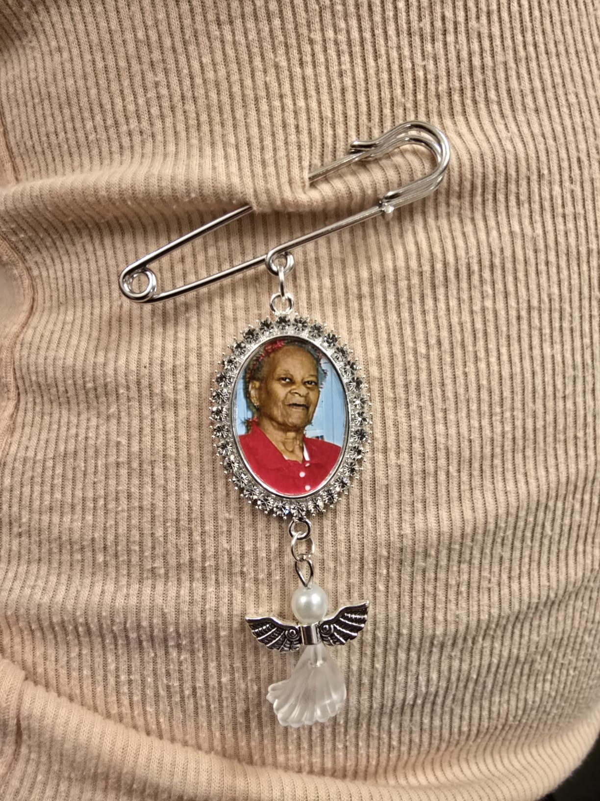 Simple Photo Wedding Bouquet Photo Charm Memorial Keepsake Rhinestone Boutonniere Pin Memorial Gift for Mother of Bride Or Groom Or Flowers - Customer Photo 2