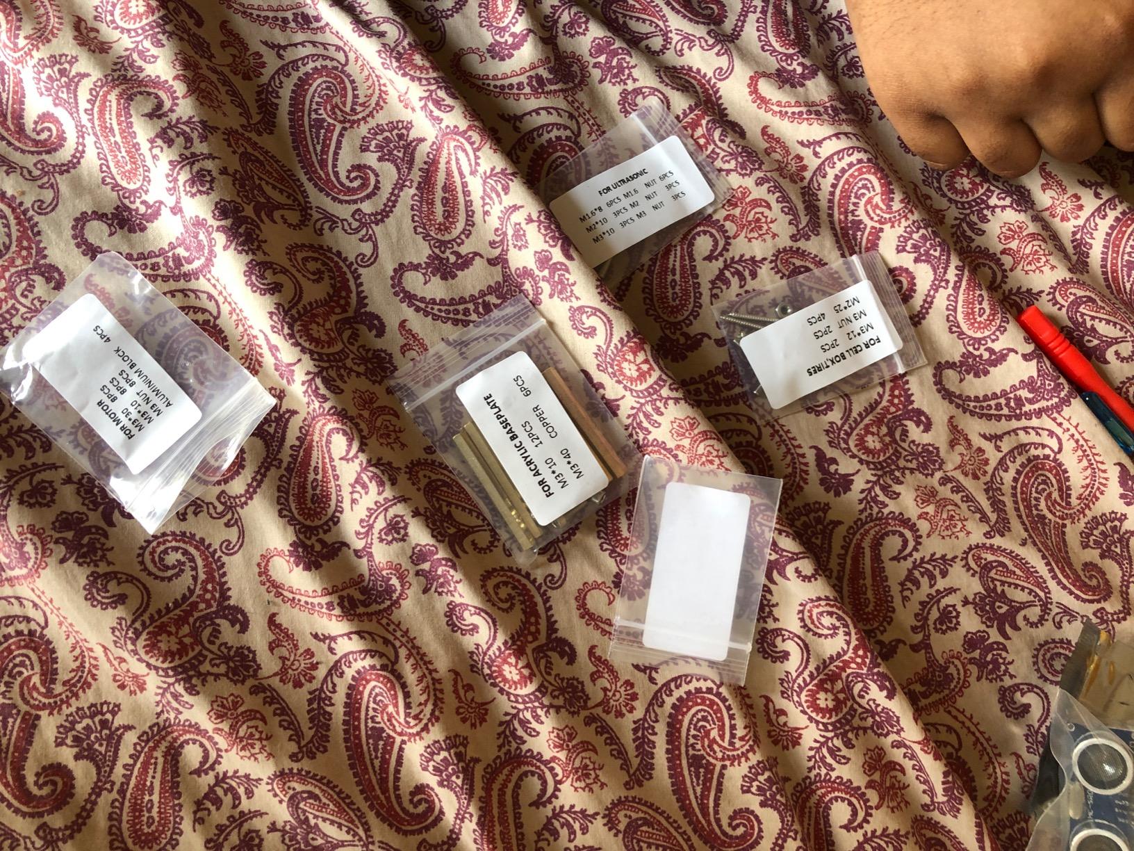 ELEGOO UNO R3 Smart Robot Car Kit V4 for Arduino Robotics for Kids Ages 8-12 12-16 STEM Science Kits Coding Gifts for 8 9 10 11 12 13 14 15 16 Year Old Boys Girls Teens Cool Engineering Building Toys - Customer Photo 1