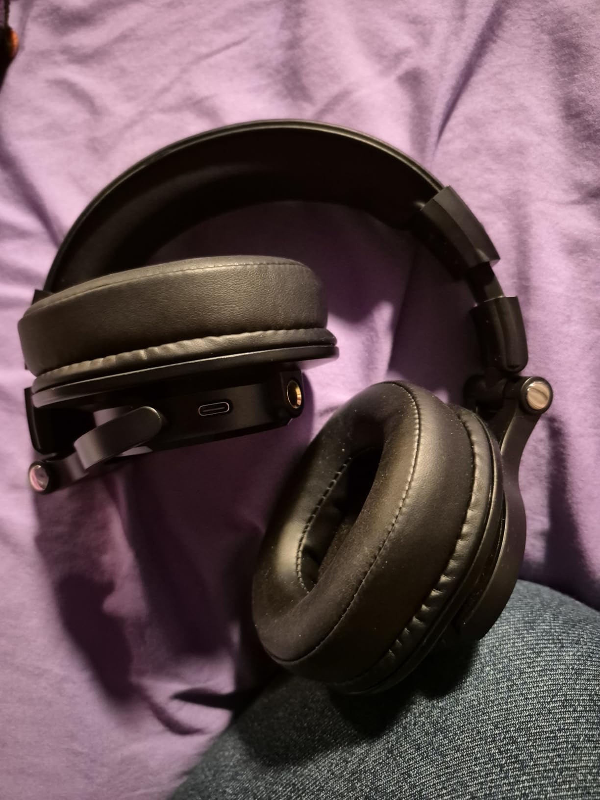 OneOdio A70 Bluetooth Over Ear Headphones, Wireless Headphones with 72H Playtime, Hi-Res, Built-in Mic, 3.5mm/6.35mm Wired Audio Jack for Studio Monitor & Mixing DJ Guitar AMP, Computer PC Gaming - Customer Photo 2
