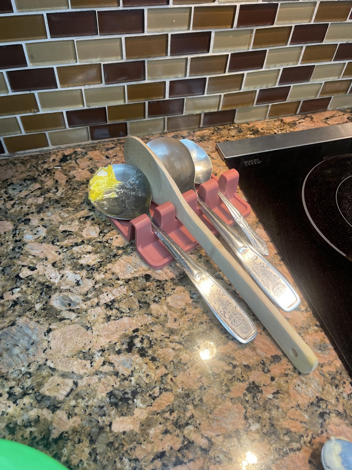 Zulay Kitchen Spoon Rest for Multiple Utensils High Heat-Resistant Silicone Drip Pad, BPA-Free Spoon Holder for Stove Top, Kitchen Gadget Holder for Ladles, Tongs, Cooking Spatula customer photo 1