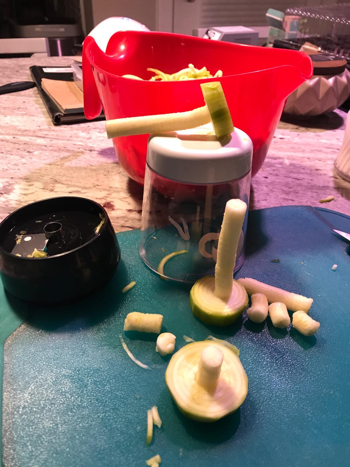 Fullstar Vegetable Spiralizer and Slicer - Zucchini Spiralizer Noodle Maker with Sharp Stainless Steel Blades, Spiralizer for Veggie Noodles, Cucumber Veggie Vegetable Zoodler, Kitchen Gadget (4 in 1) Customer Review Fullstar Vegetable Spiralizer and Slicer - Zucchini Spiralizer Noodle Maker with Sharp Stainless Steel Blades, Spiralizer for Veggie Noodles, Cucumber Veggie Vegetable Zoodler, Kitchen Gadget (4 in 1) - Customer Photo 1