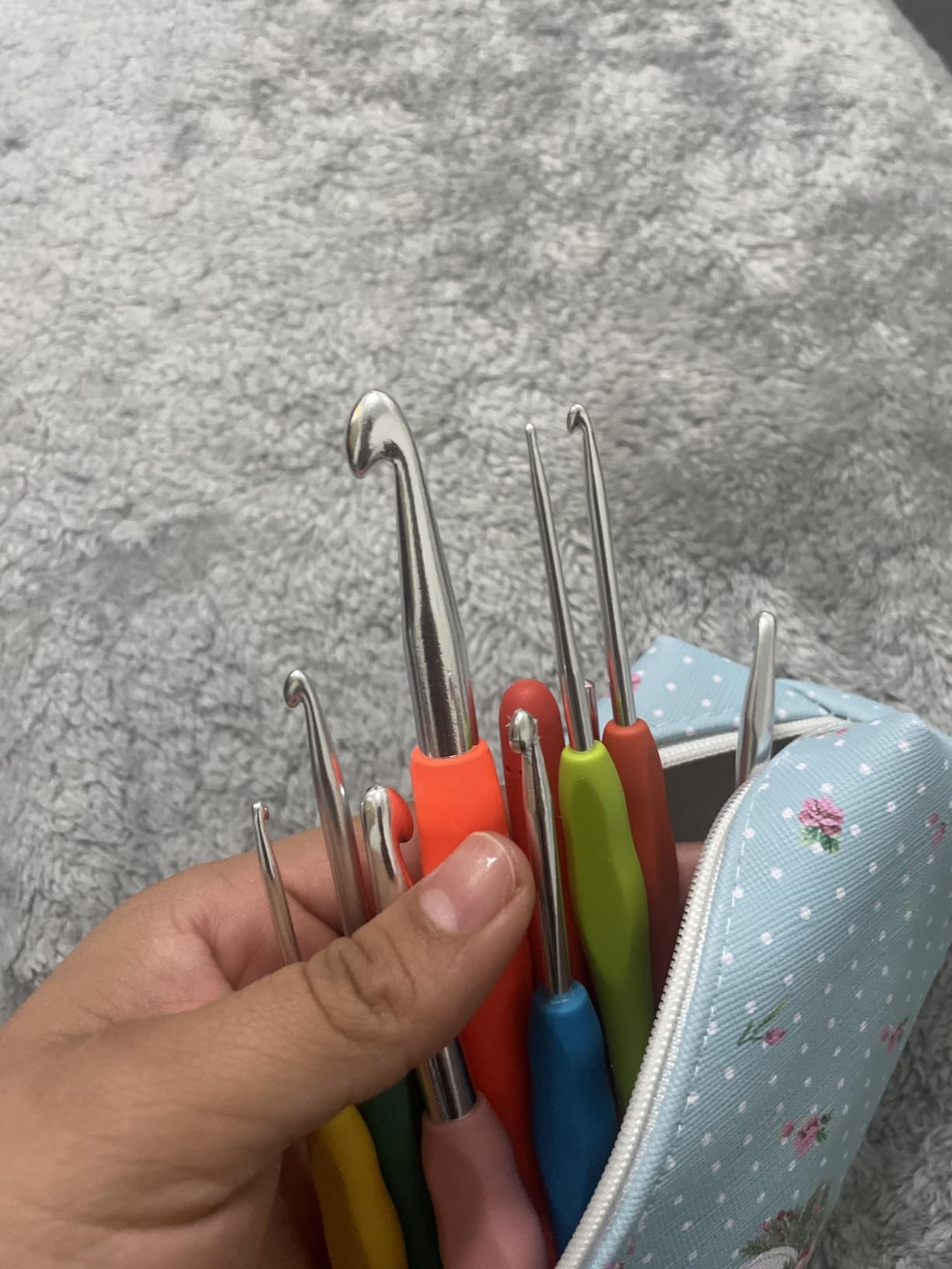 Yarniss 20 Sizes Crochet Hooks 0.5mm-10mm, Ergonomic Crochet Hooks Set with Case for Arthritic Hands - Customer Photo 1