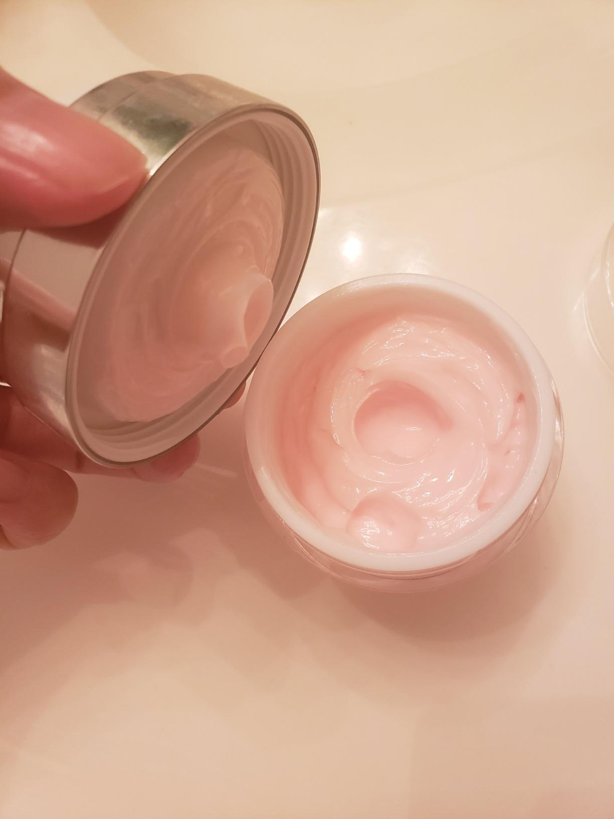 nuorganic 24k Instant Face Lift Cream - Advanced Anti-Aging Moisturizer with Plant Stem Cells for Youthful Glow - Cruelty-Free Wrinkle Cream for All Skin - Vegan Beauty Skincare, 50ml 3-Month Supply - Customer Photo 2