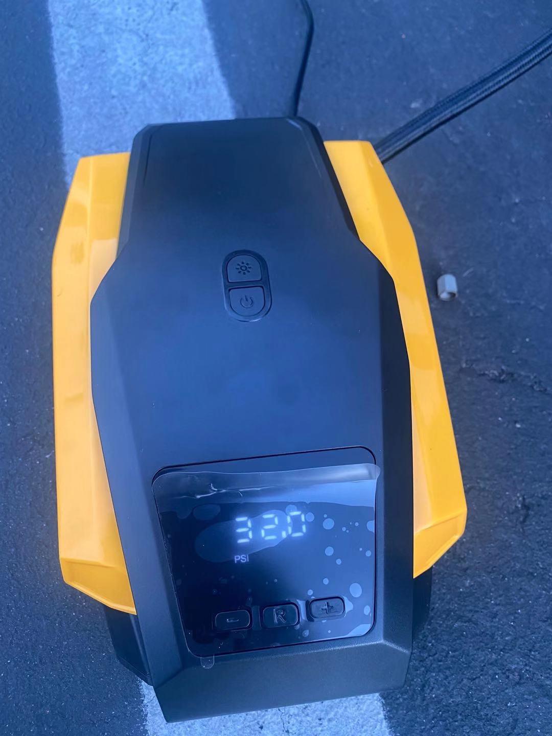 Everlit Survival Car Emergency Kit, Roadside Safety Tool Kit with Gloves,Digital Auto Air Compressor Tire Inflator, First Aid Kit, 12 Feet Jumper Cable, Tow Strap, Flashlight for Women, Men, Teenagers - Customer Photo 2