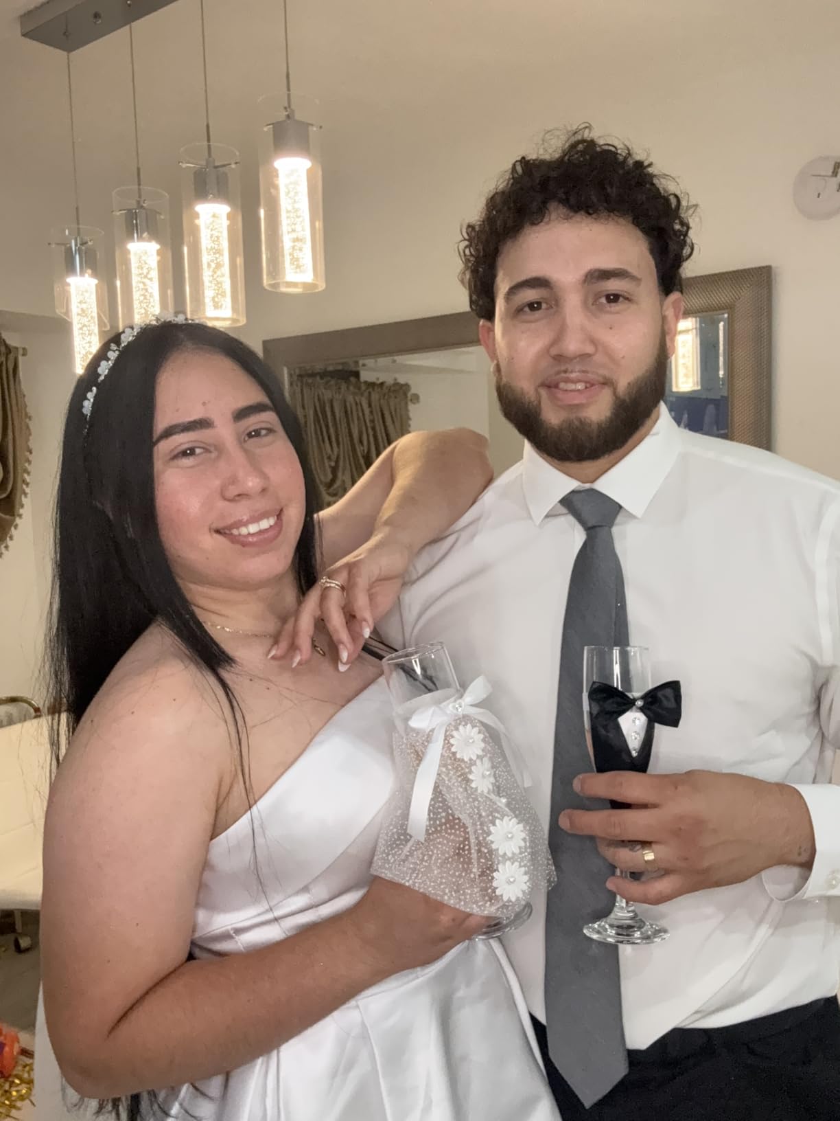 Sparkle and Bash Wedding Glasses for Bride & Groom - 2-Pc 8.75 In Flutes, Black & White, Modern - Champagne Toasting Flutes for Wedding Gifts for Newlyweds, Bridal Shower & Decor Customer Review Sparkle and Bash Wedding Glasses for Bride & Groom - 2-Pc 8.75 In Flutes, Black & White, Modern - Champagne Toasting Flutes for Wedding Gifts for Newlyweds, Bridal Shower & Decor - Customer Photo 2