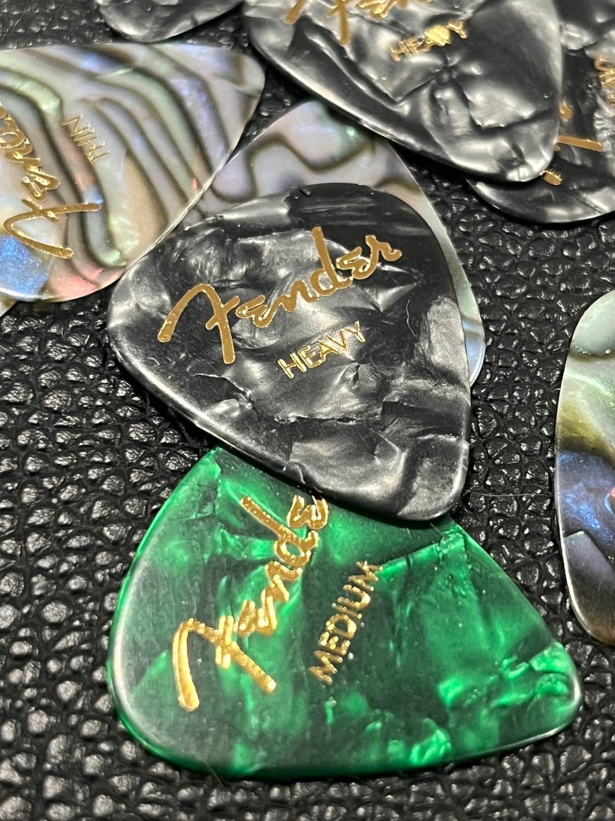 Fender Premium Picks Sampler - 12 Pack Includes Thin, Medium & Heavy Gauges (Austin Bazaar Exclusive) - Customer Photo 2