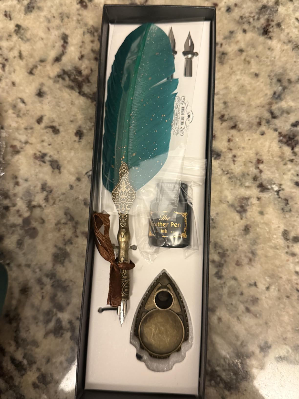 VANGOAL Vintage Green Feather Pen and Ink Set, Classic Series Goose Quill Pen with Carving Pen Stand, Calligraphy Pen Nibs, Black Dip Pen Ink, Antique Writing Gift for Writer - Customer Photo 2