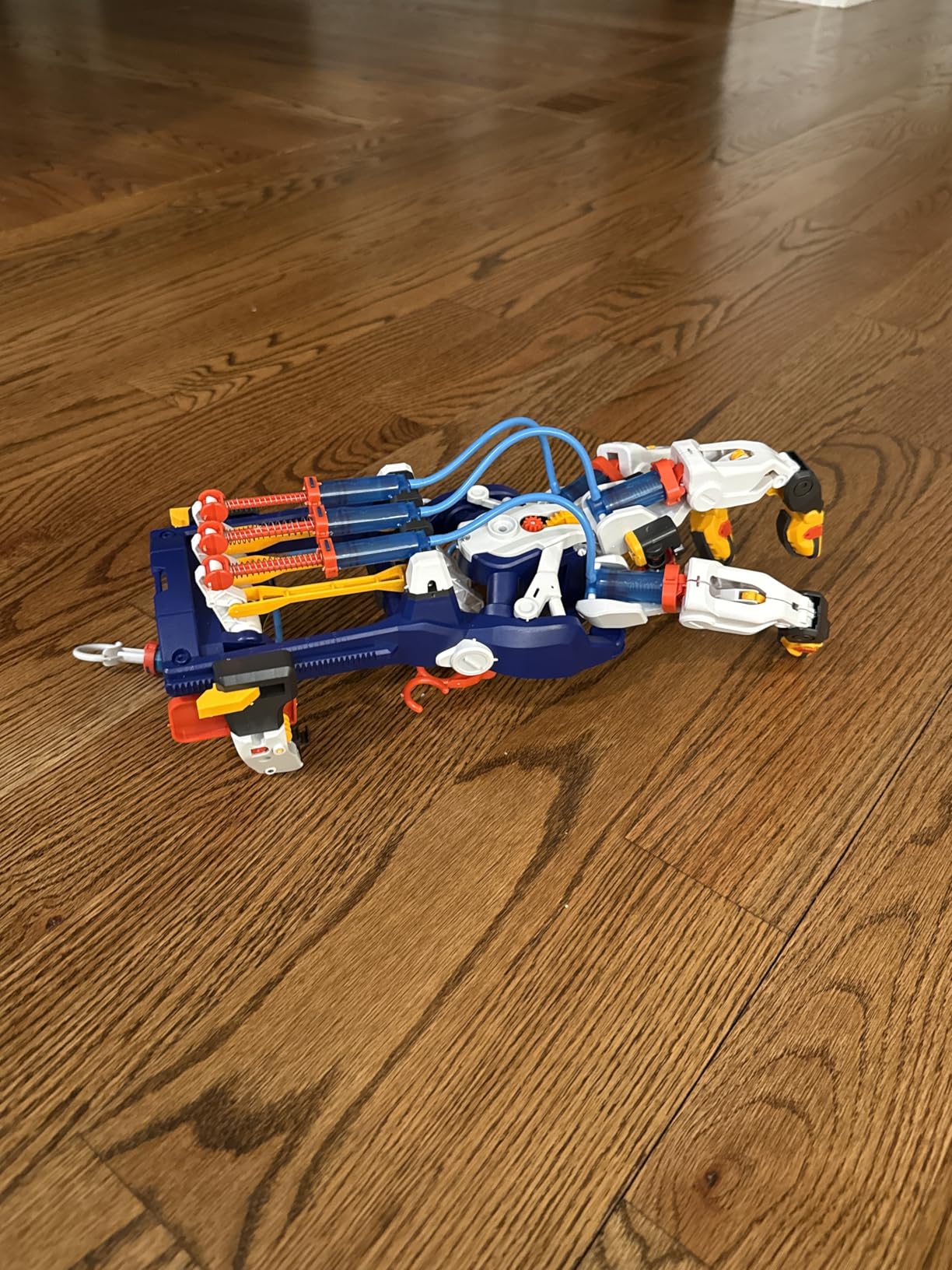 Thames & Kosmos Mega Cyborg Hand STEM Experiment Kit | Build Your Own GIANT Hydraulic Amazing Gripping Capabilities Adjustable for Different Sizes Learn Pneumatic Systems - Customer Photo 2