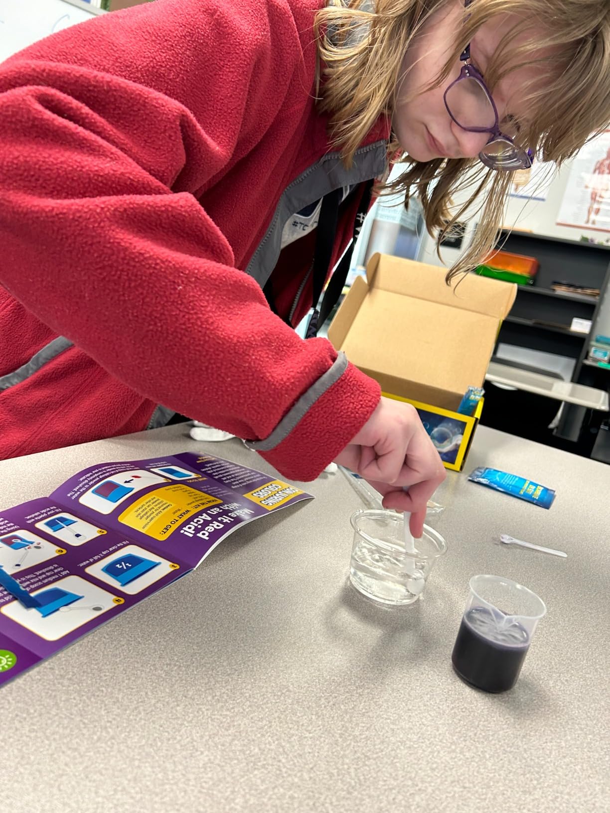 National Geographic Magic Chemistry Set – Science Kit for Kids with 10 Amazing Magic Tricks, STEM Projects and Science Experiments, Science Toys, Great Gift for Boys and Girls 8-12 - Customer Photo 1