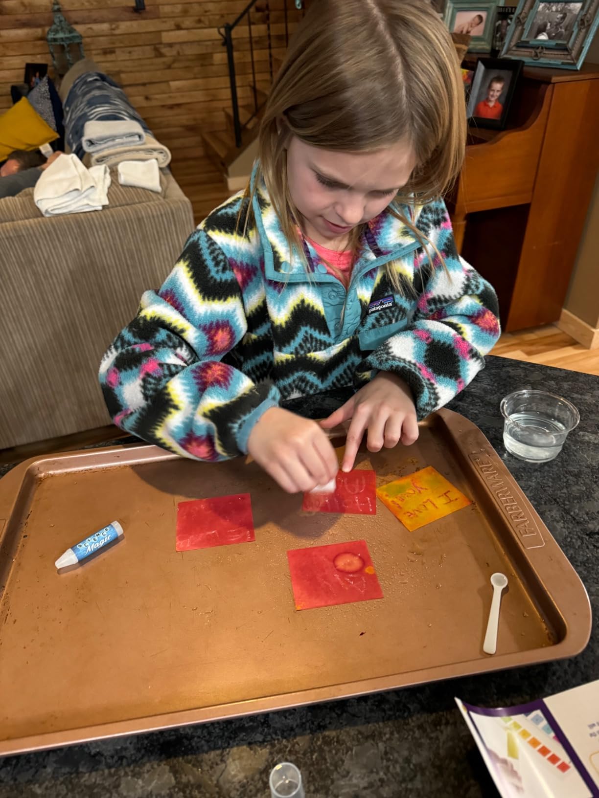 National Geographic Magic Chemistry Set – Science Kit for Kids with 10 Amazing Magic Tricks, STEM Projects and Science Experiments, Science Toys, Great Gift for Boys and Girls 8-12 - Customer Photo 3