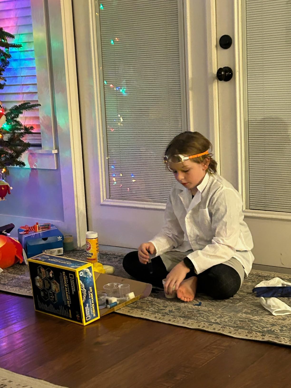 NATIONAL GEOGRAPHIC Science Magic Kit – Science Kit for Kids with 100+ Unique Experiments and Magic Tricks, Chemistry Set and STEM Project, A Great Gift for Boys and Girls (Amazon Exclusive) - Customer Photo 3